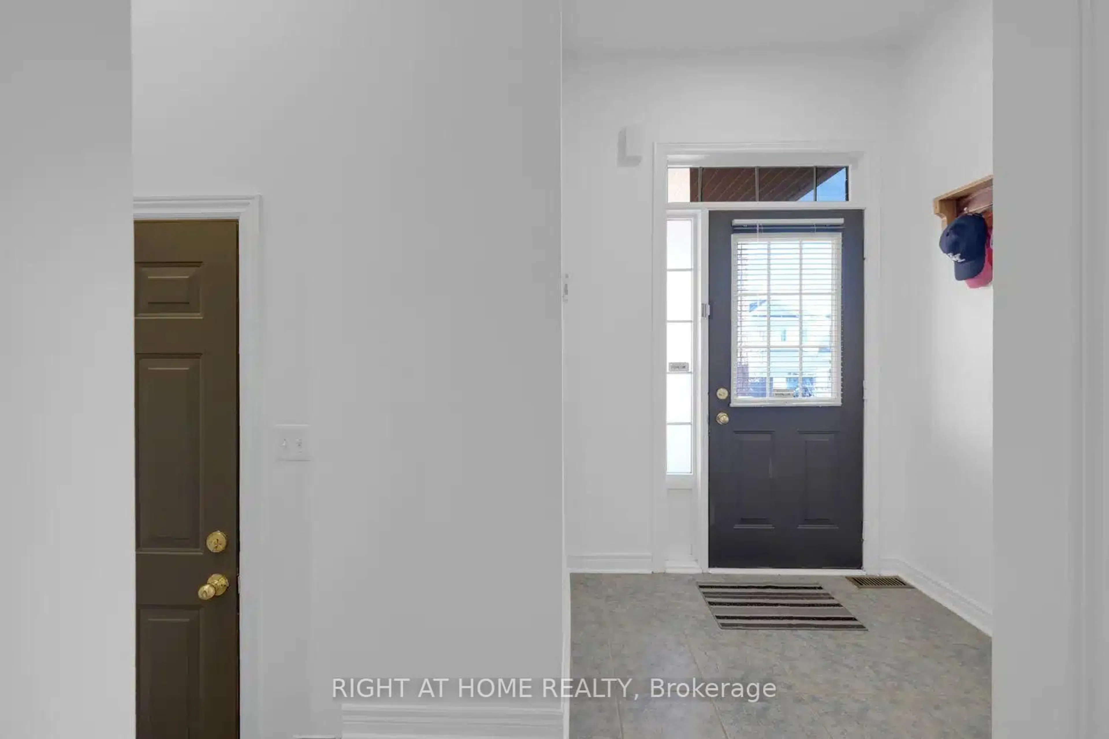 Indoor entryway for 53 Silent Pond Cres, Brampton Ontario L6V 4S9