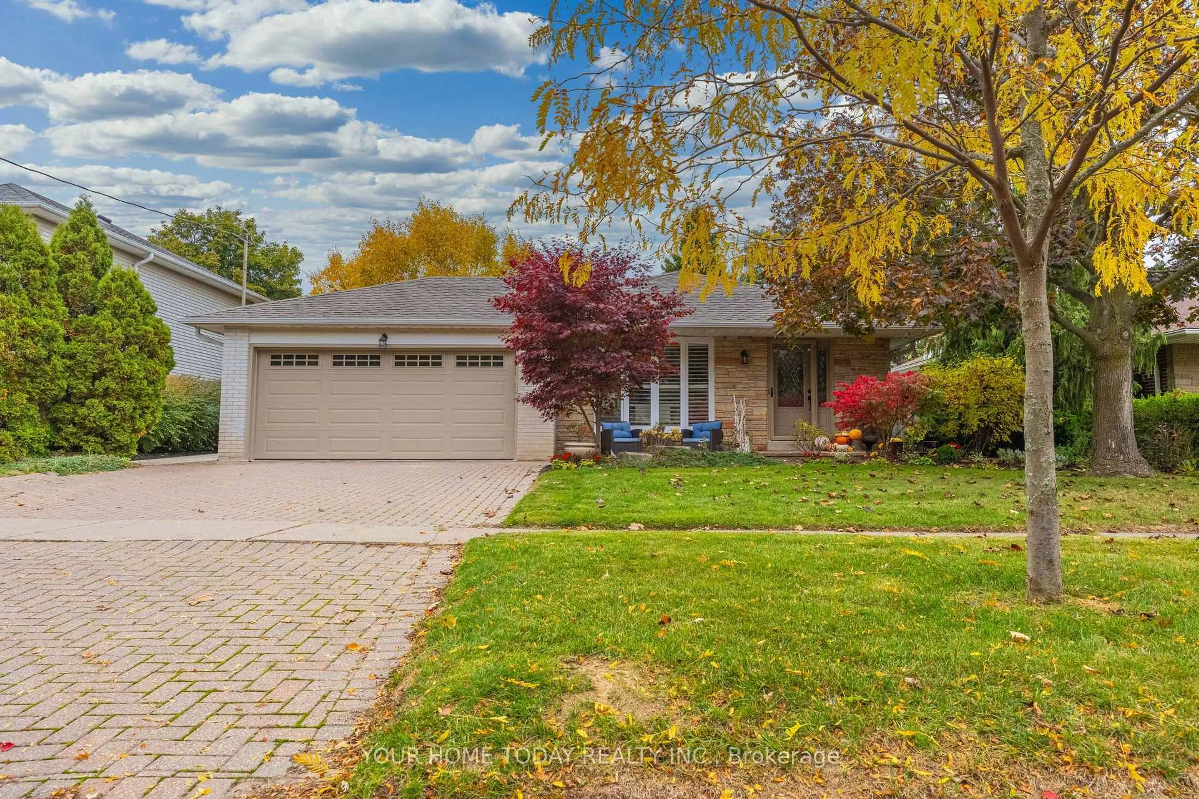 Home with vinyl exterior material, street for 31 Chelvin Dr, Halton Hills Ontario L7G 4P8