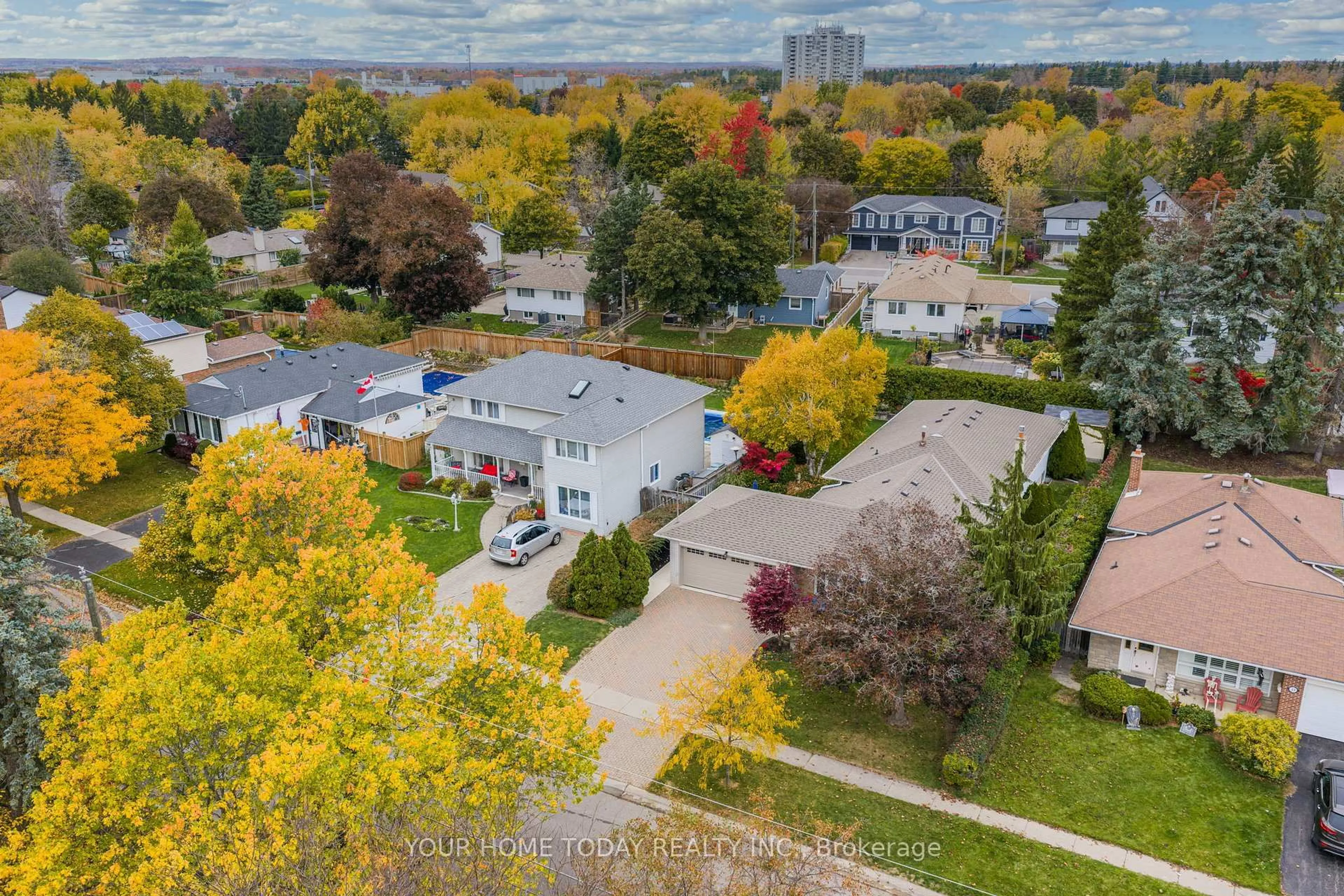A pic from outside/outdoor area/front of a property/back of a property/a pic from drone, city buildings view from balcony for 31 Chelvin Dr, Halton Hills Ontario L7G 4P8