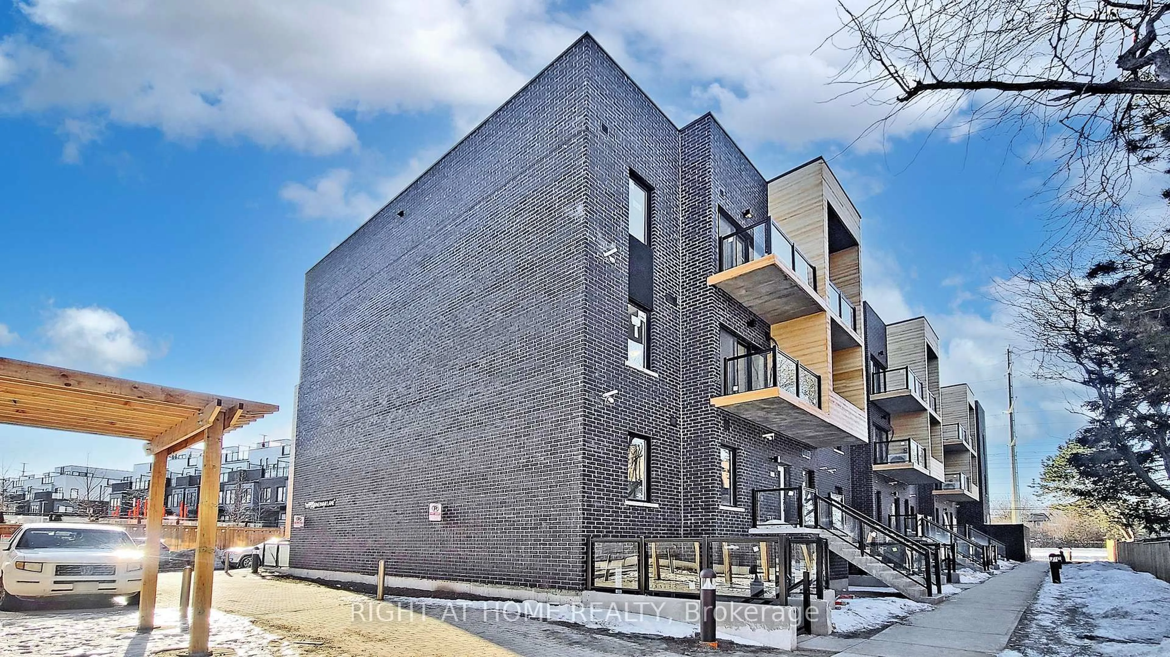 Home with brick exterior material, building for 1165 Journeyman Lane #112, Mississauga Ontario L5J 0B6