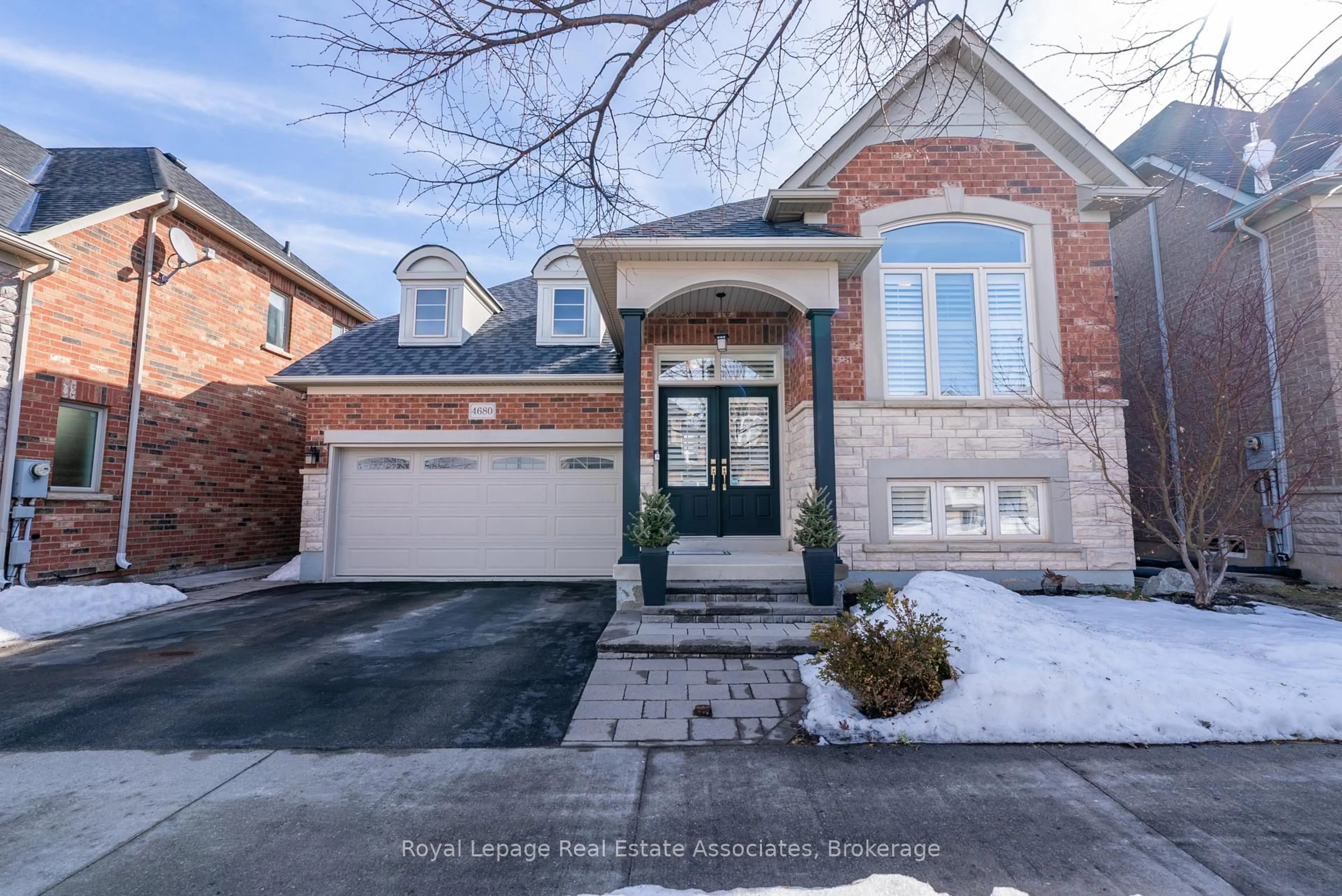Home with brick exterior material, street for 4680 Mcleod Rd, Burlington Ontario L7M 0K6