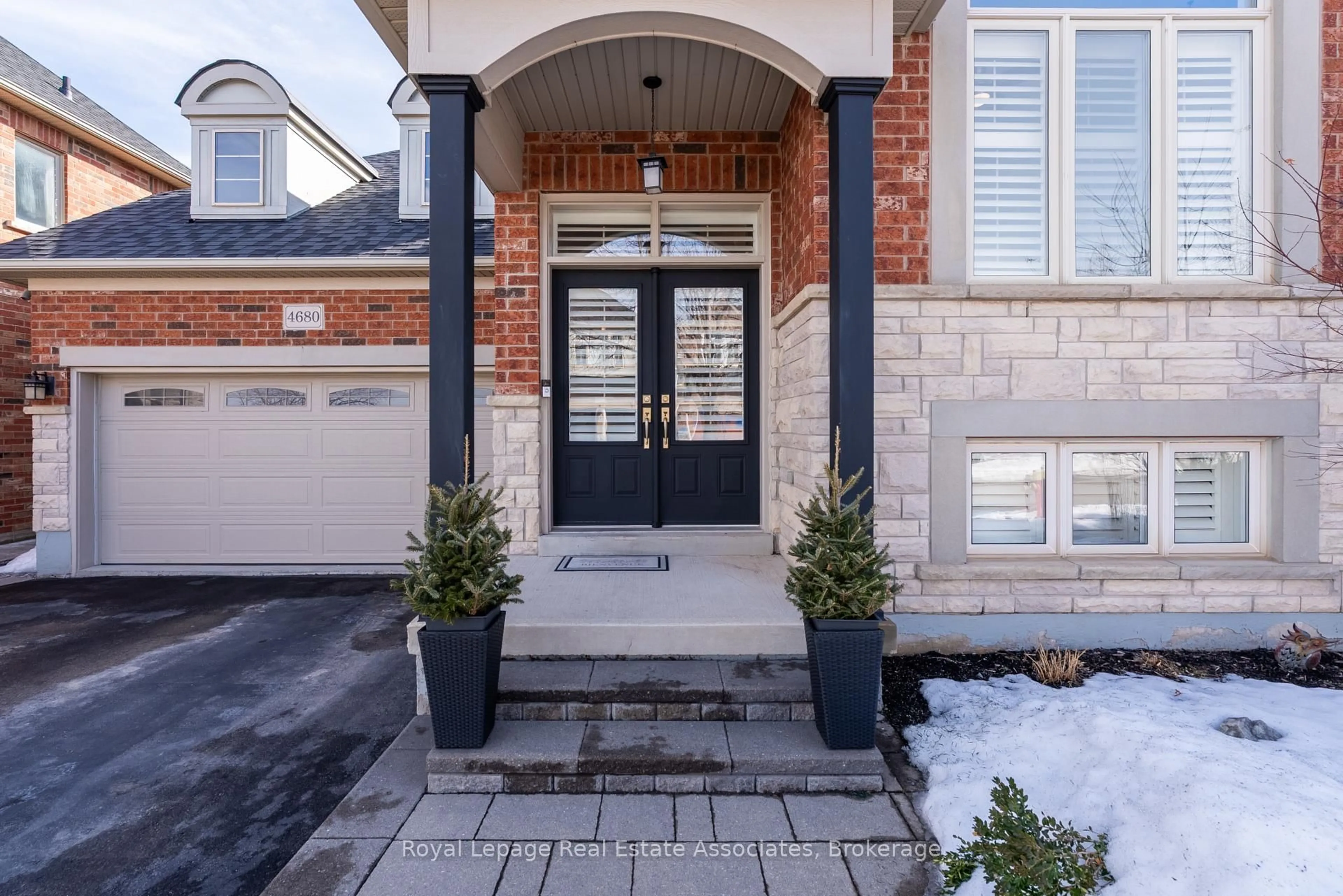 Home with brick exterior material, street for 4680 Mcleod Rd, Burlington Ontario L7M 0K6