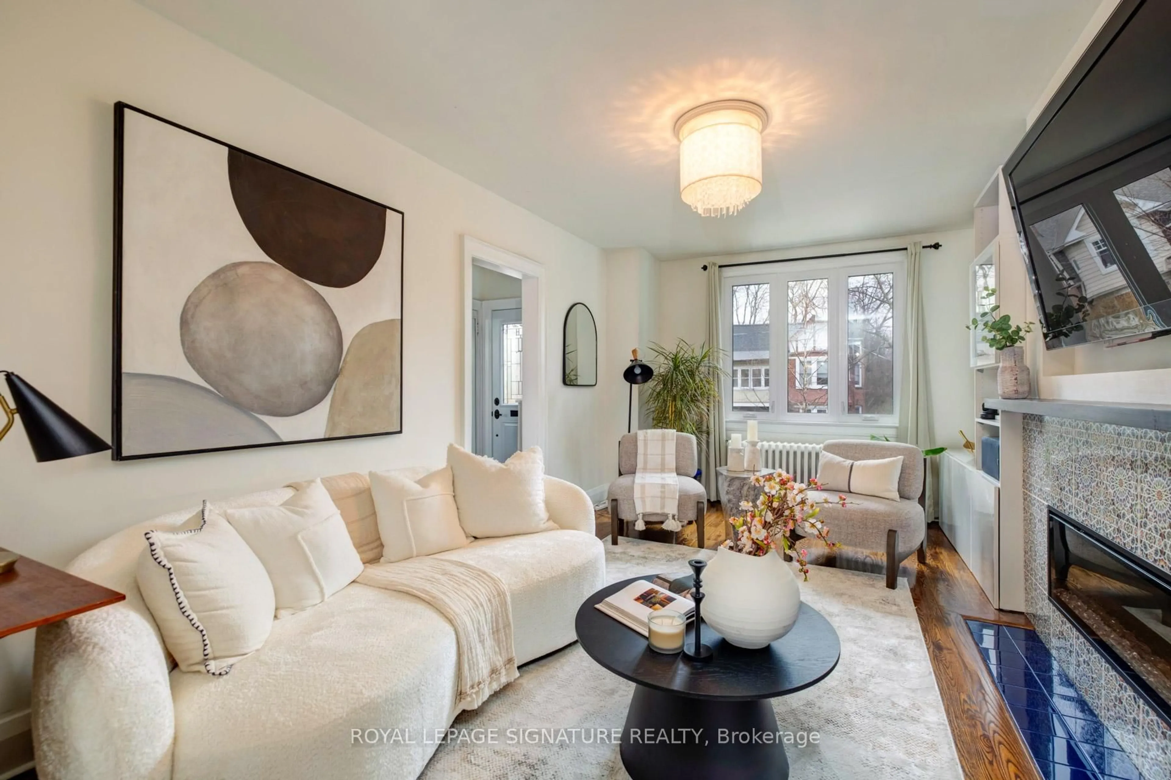 Living room with furniture, unknown for 562 Indian Rd, Toronto Ontario M6P 2C2