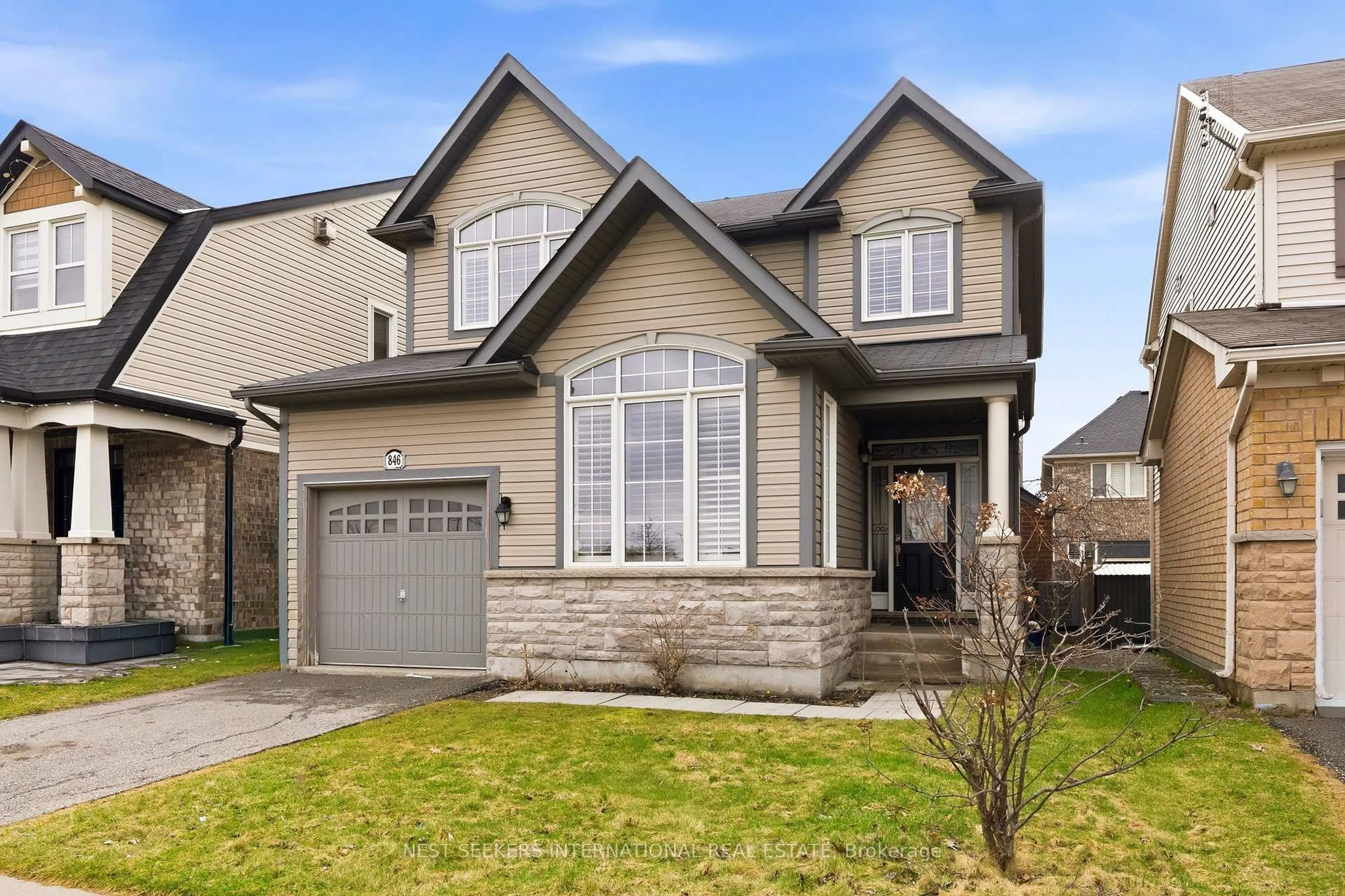 Home with vinyl exterior material, street for 846 Savoline Blvd, Milton Ontario L9T 0Z1