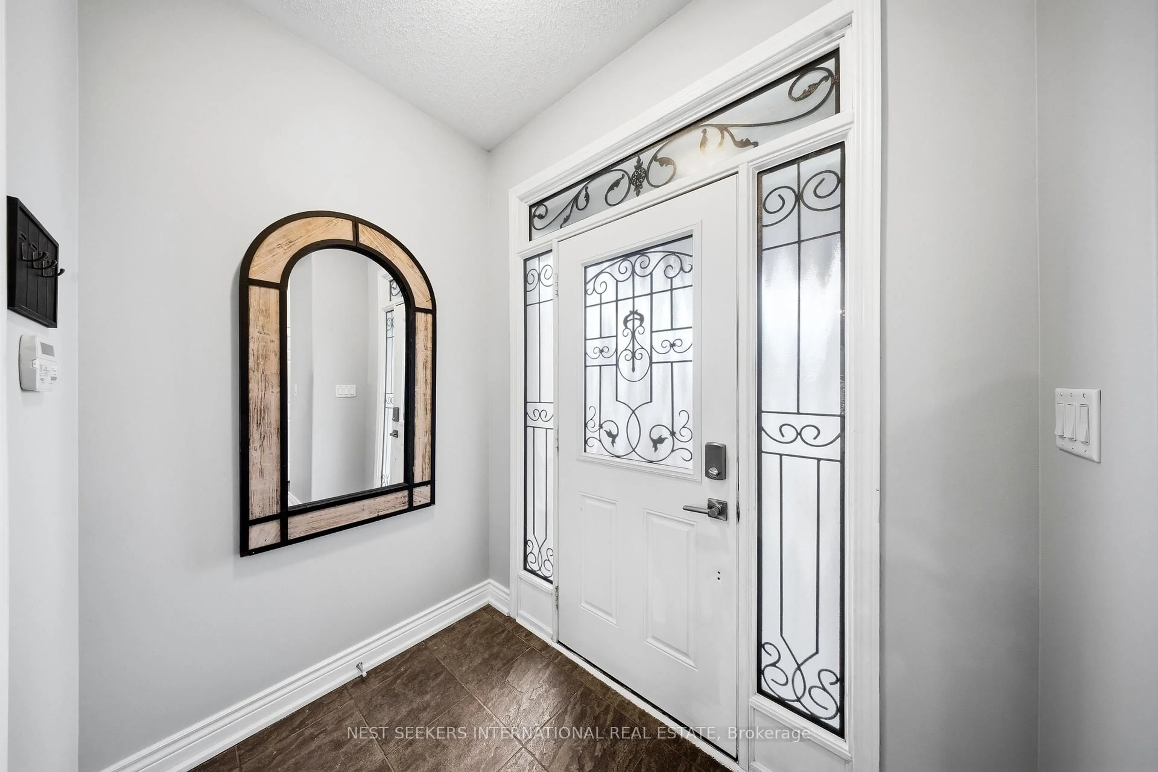 Indoor entryway for 846 Savoline Blvd, Milton Ontario L9T 0Z1