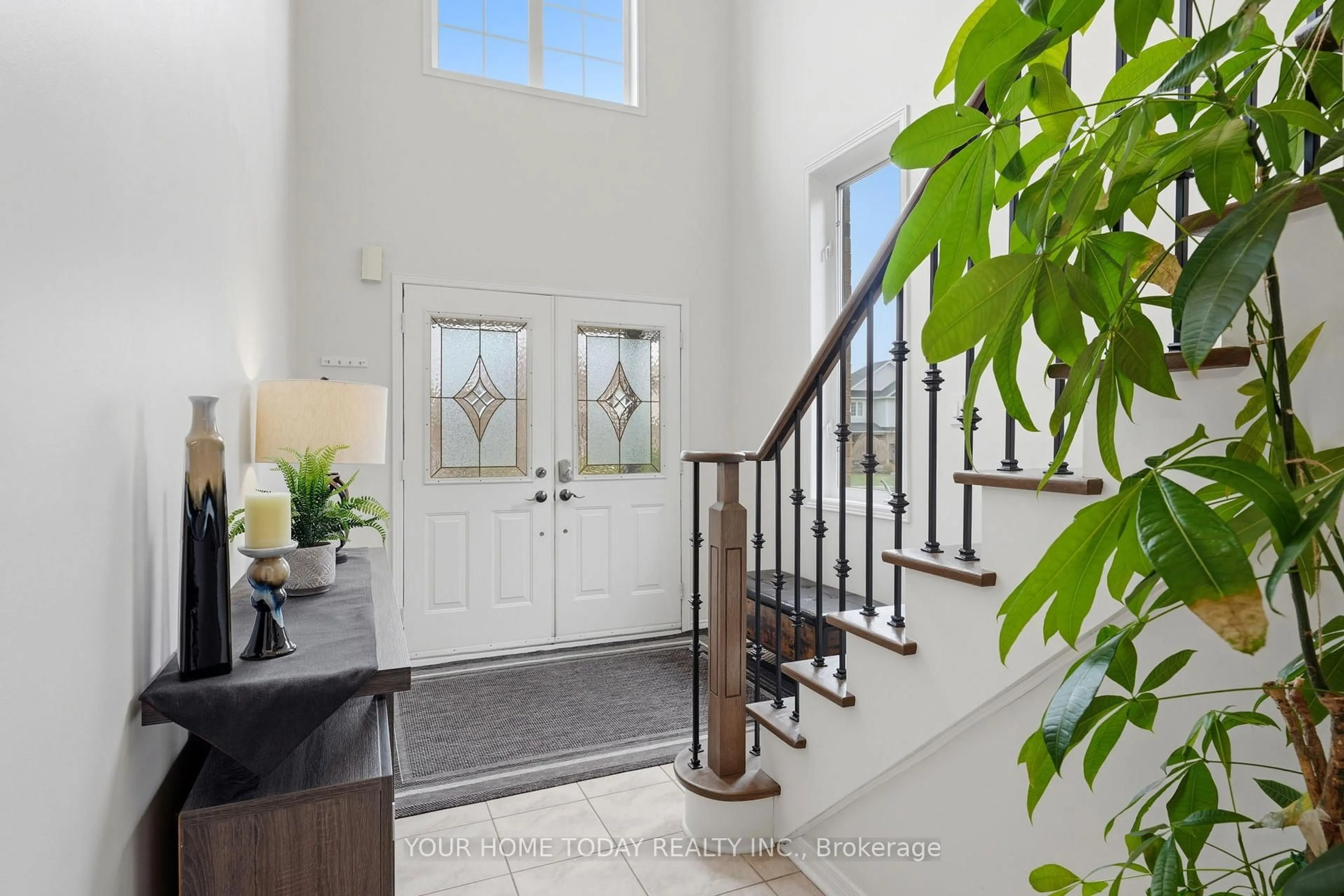 Indoor entryway for 83 Atwood Ave, Halton Hills Ontario L7G 6C5