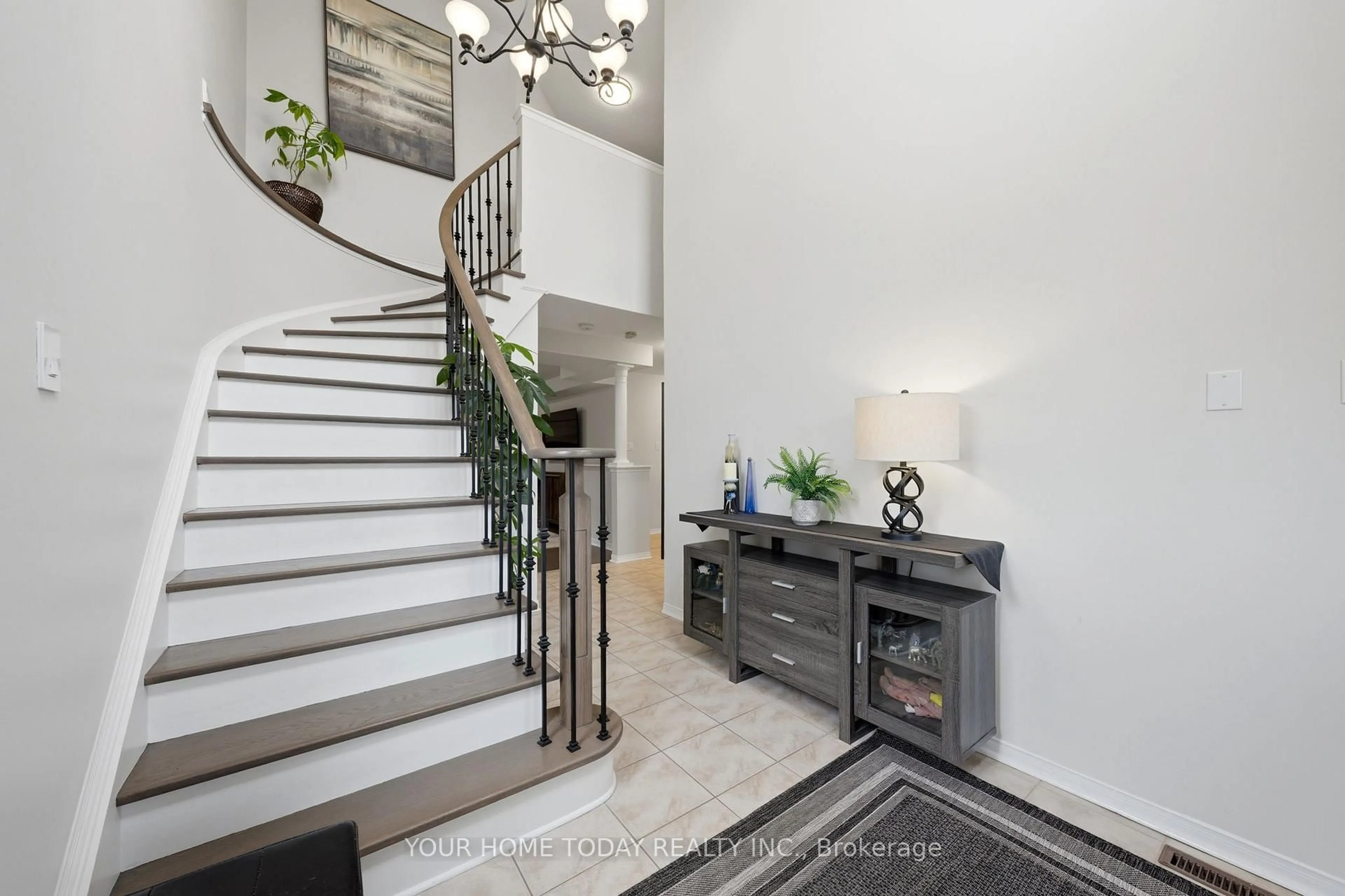 Indoor entryway for 83 Atwood Ave, Halton Hills Ontario L7G 6C5