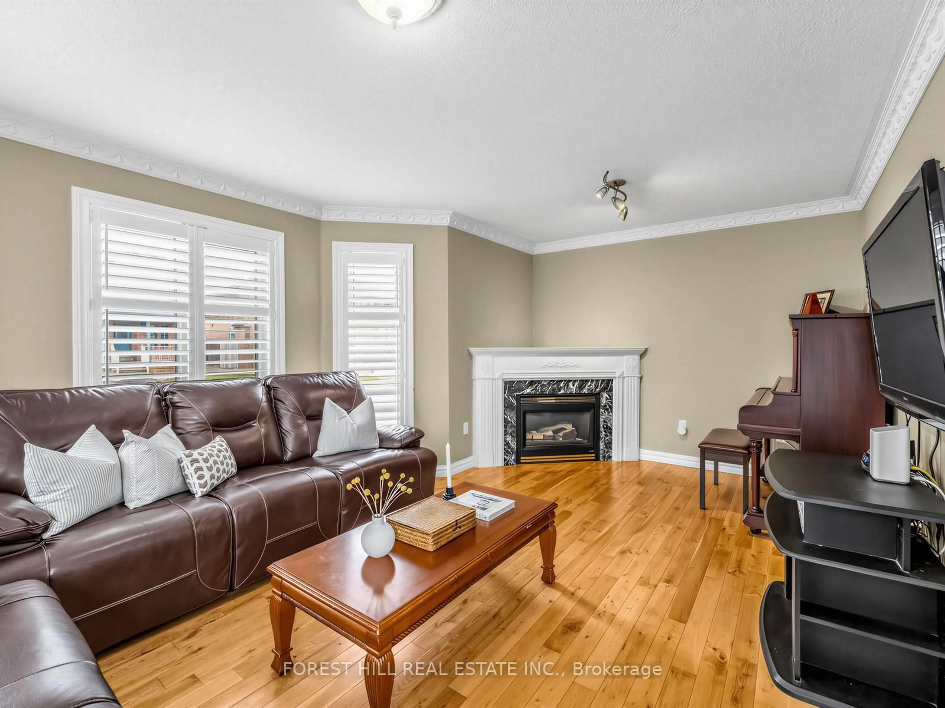 Living room with furniture, wood/laminate floor for 5 Manitoba Pl, Brampton Ontario L6R 2H9