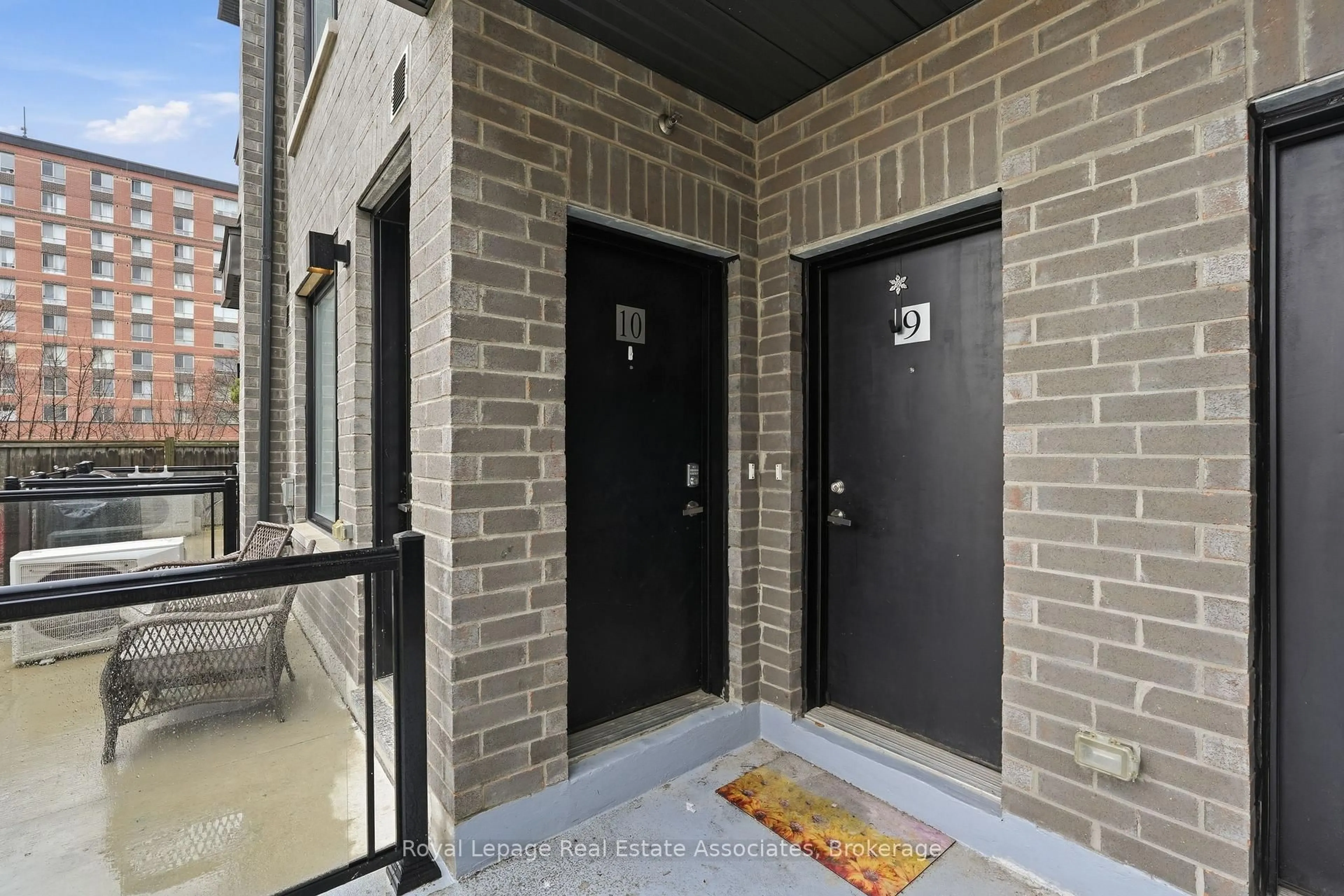 Indoor entryway for 3425 Ridgeway Dr #10, Mississauga Ontario L5L 0B9