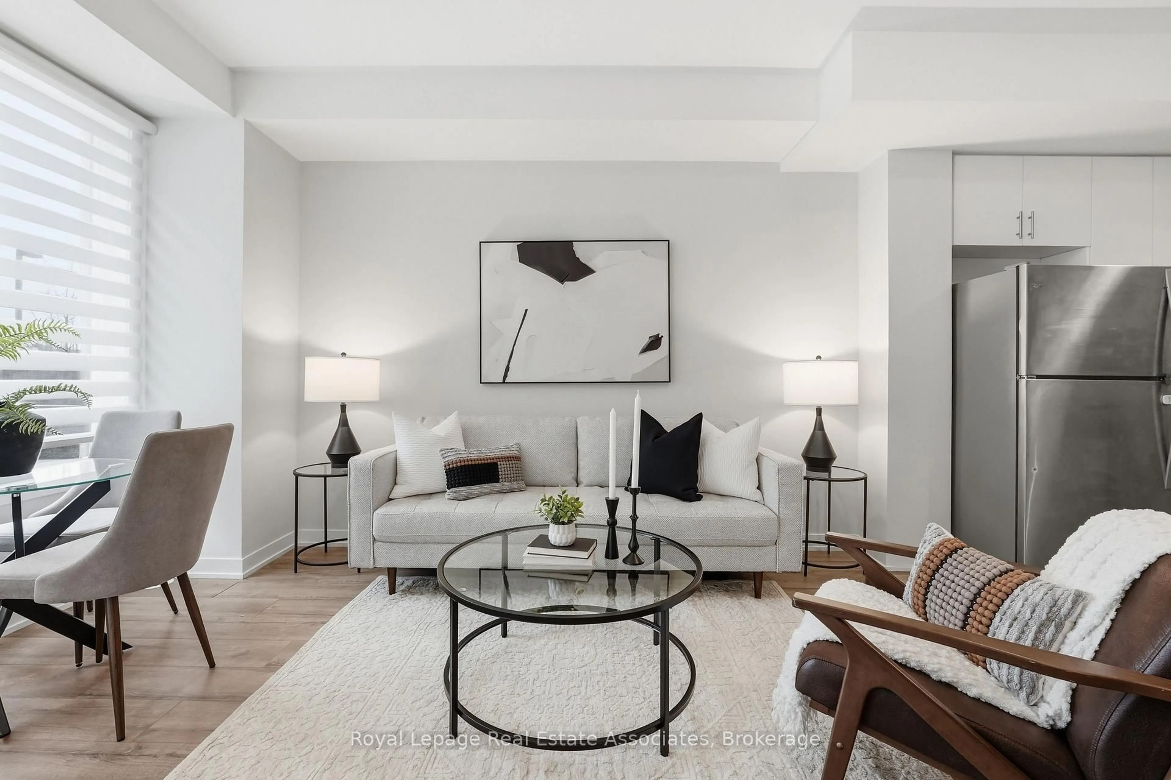 Living room with furniture, unknown for 3425 Ridgeway Dr #10, Mississauga Ontario L5L 0B9