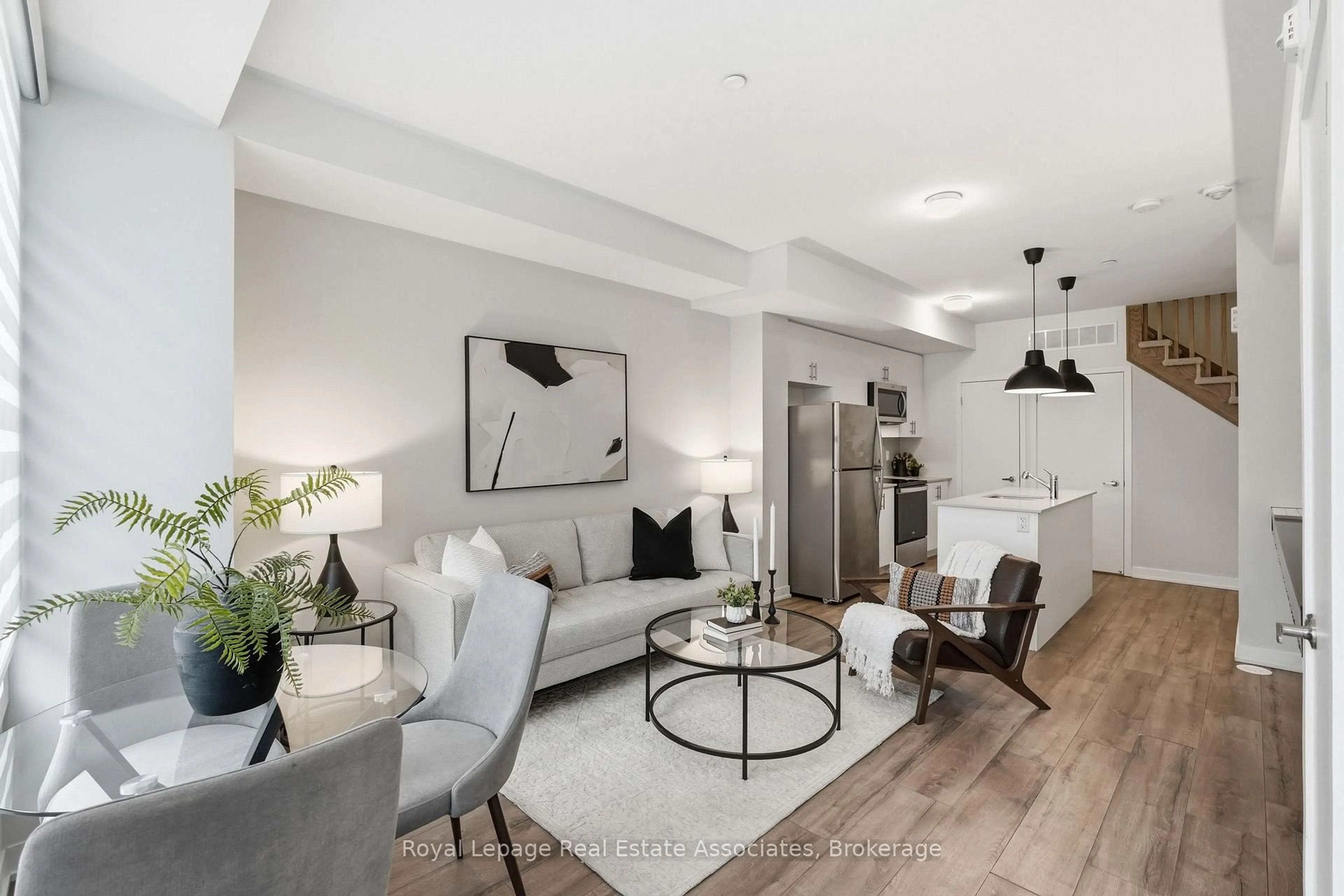 Living room with furniture, unknown for 3425 Ridgeway Dr #10, Mississauga Ontario L5L 0B9