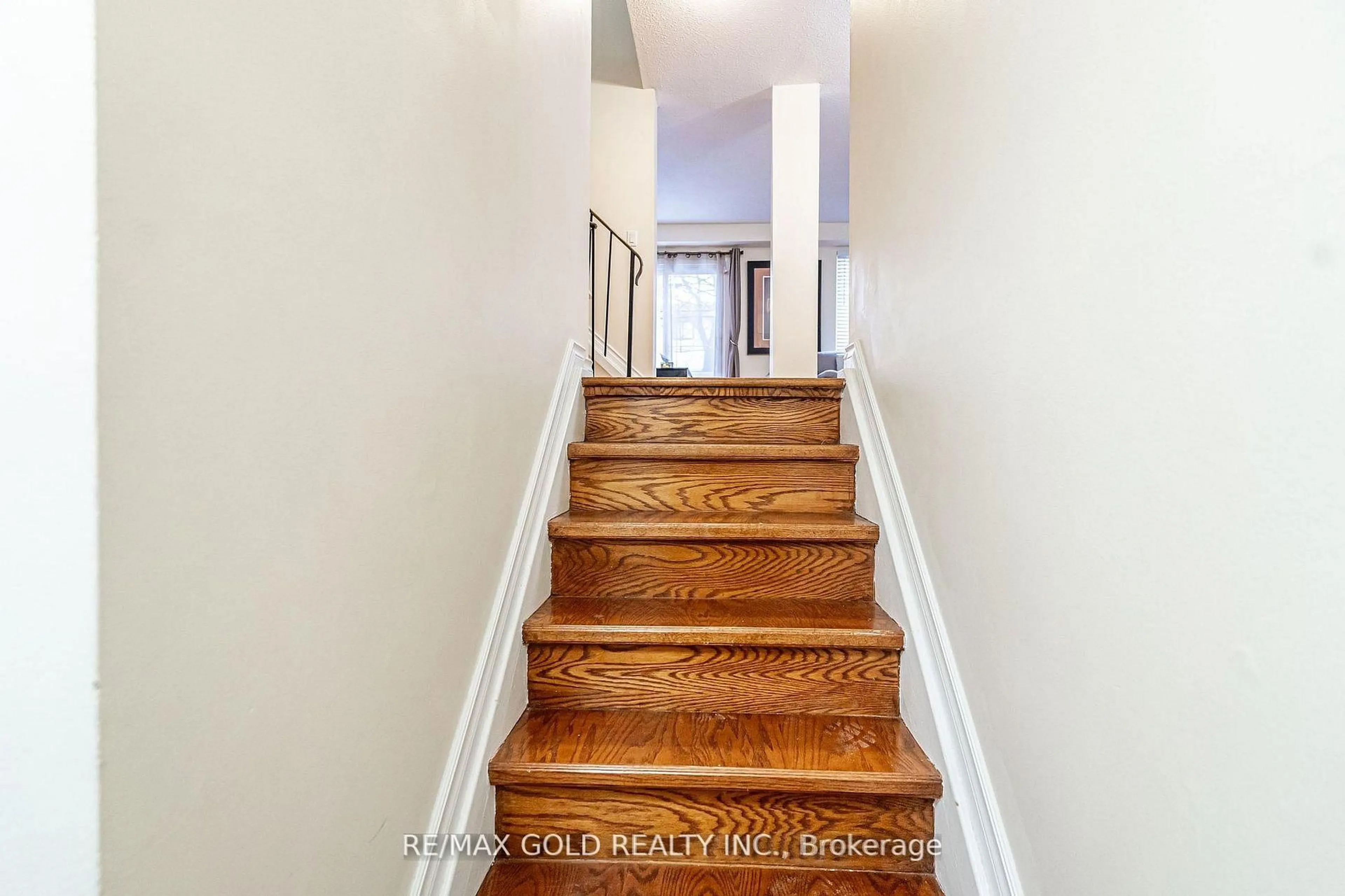 Stairs for 33 Guildford Cres #33, Brampton Ontario L6S 3K2