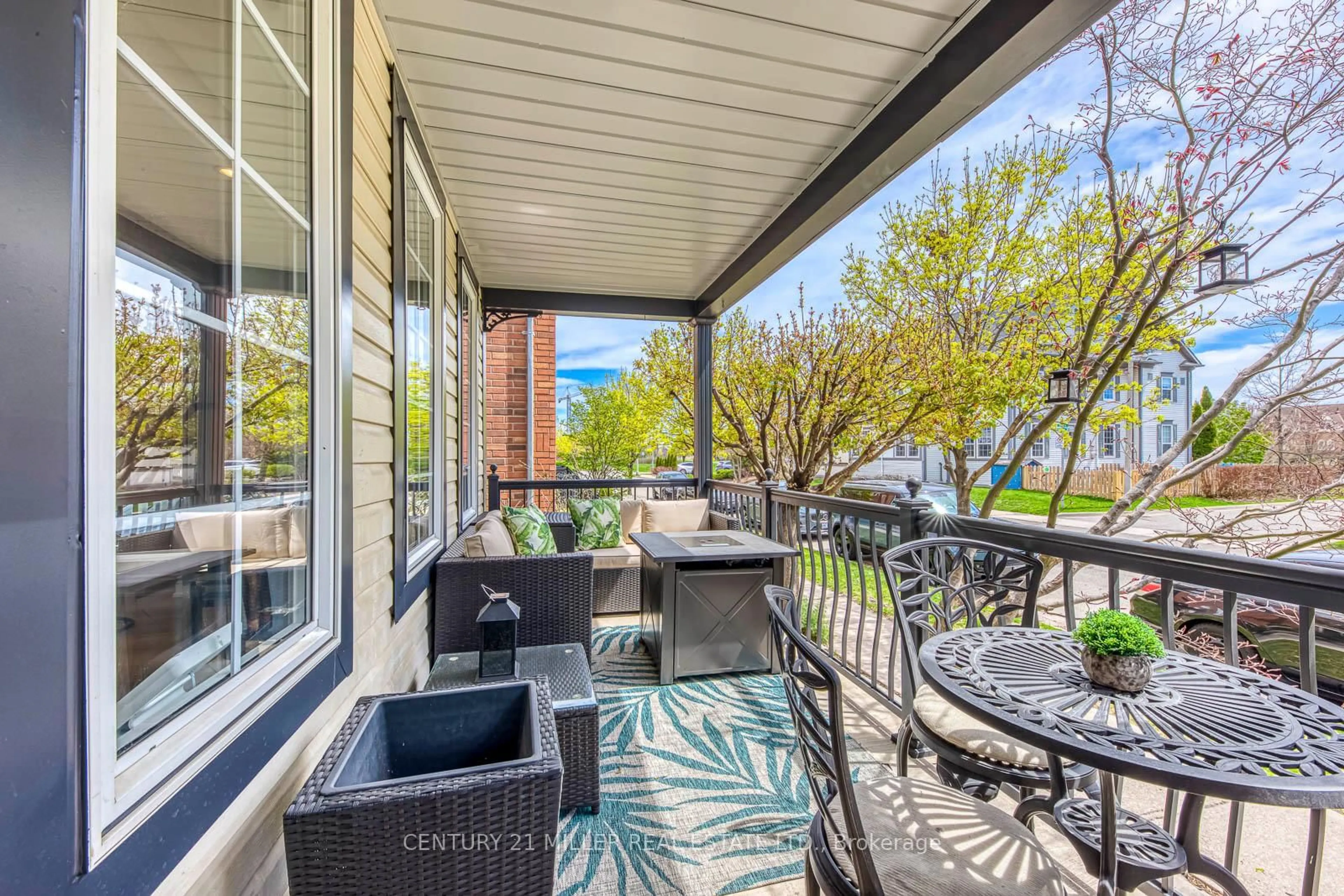 Patio, water/lake/river/ocean view for 215 ROXTON Rd, Oakville Ontario L6H 6M9