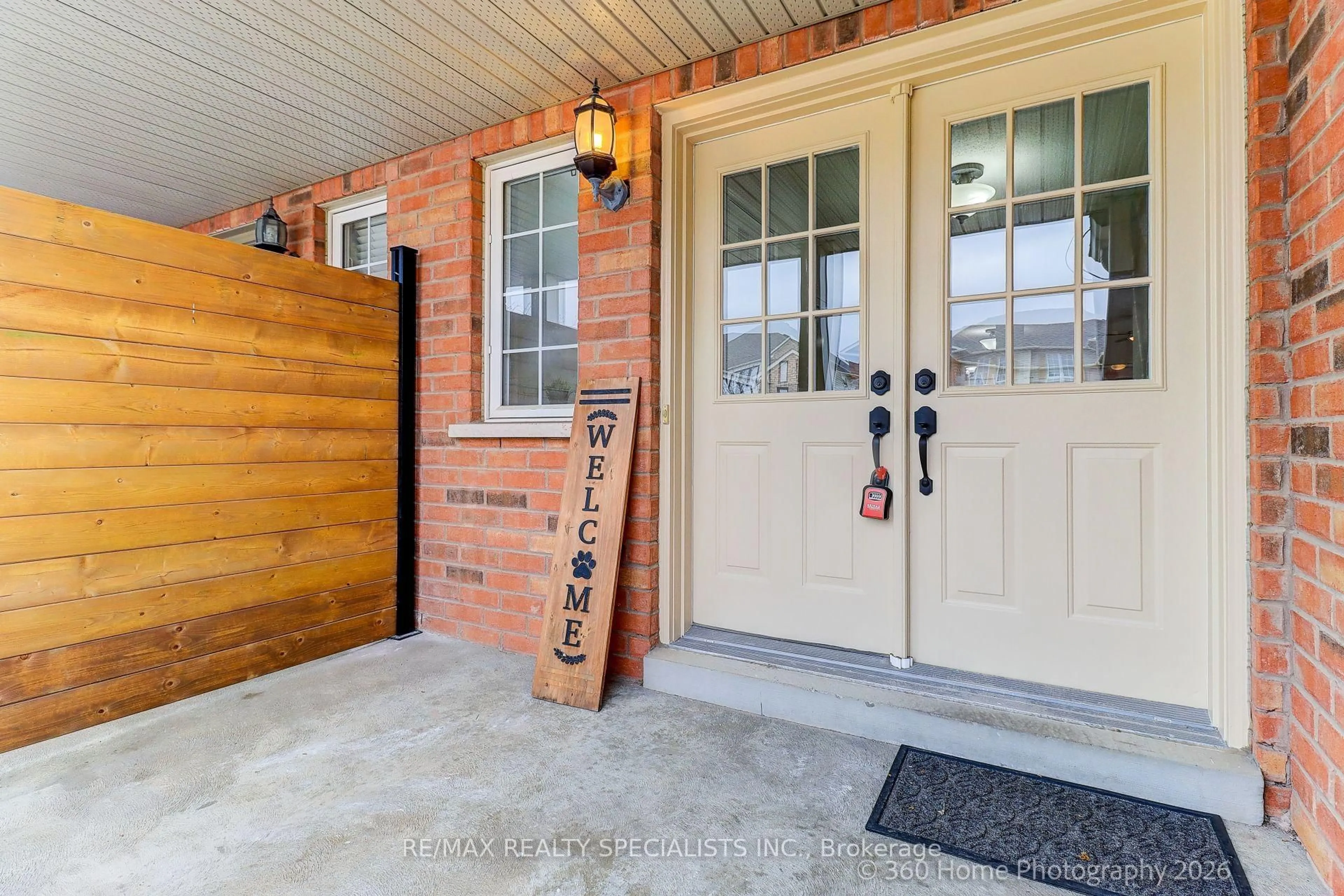 Indoor entryway for 233 Sherwood Rd, Milton Ontario L9T 7C1