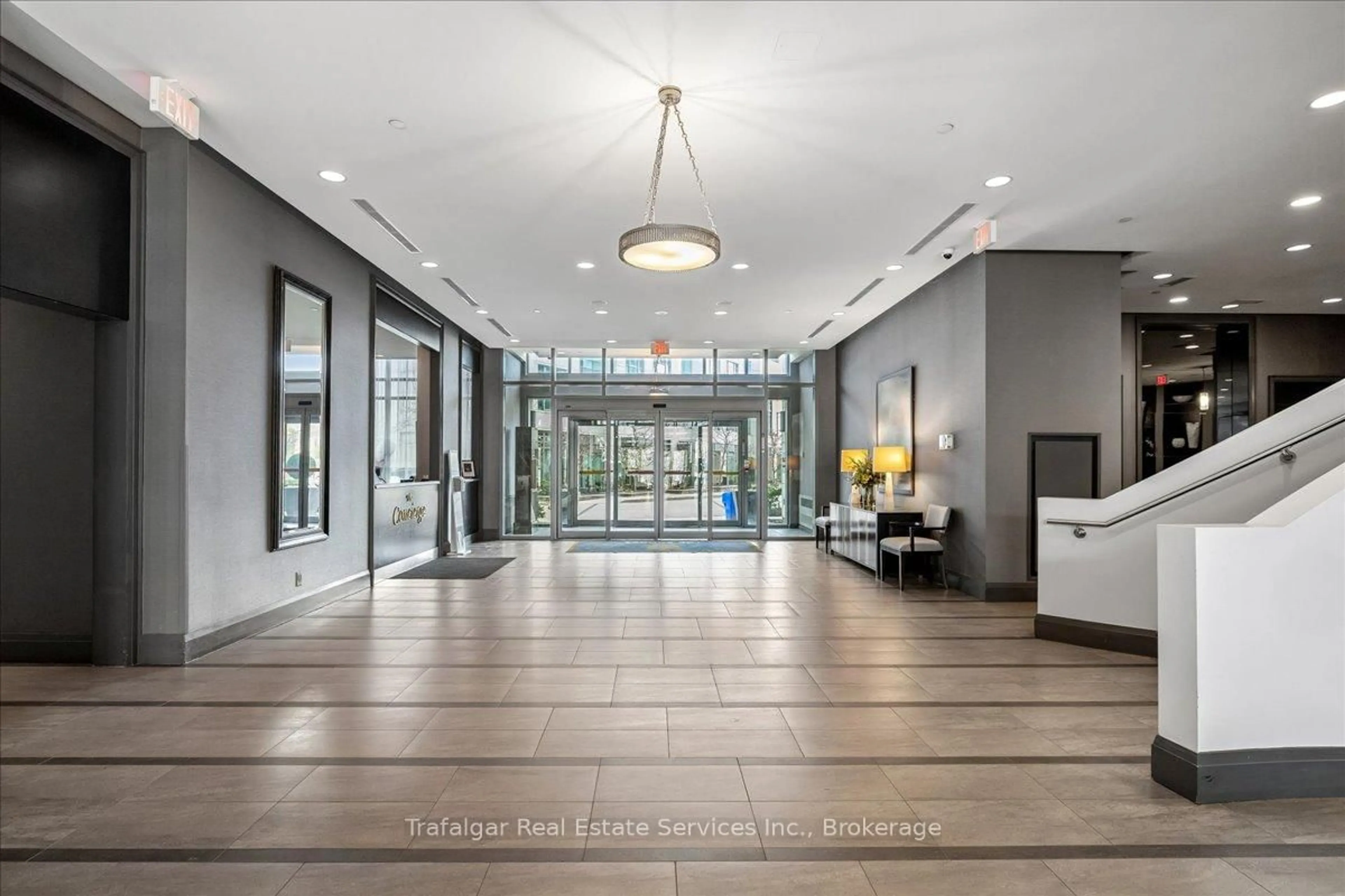 Indoor foyer for 11 Bronte Rd #327, Oakville Ontario L6L 0E1