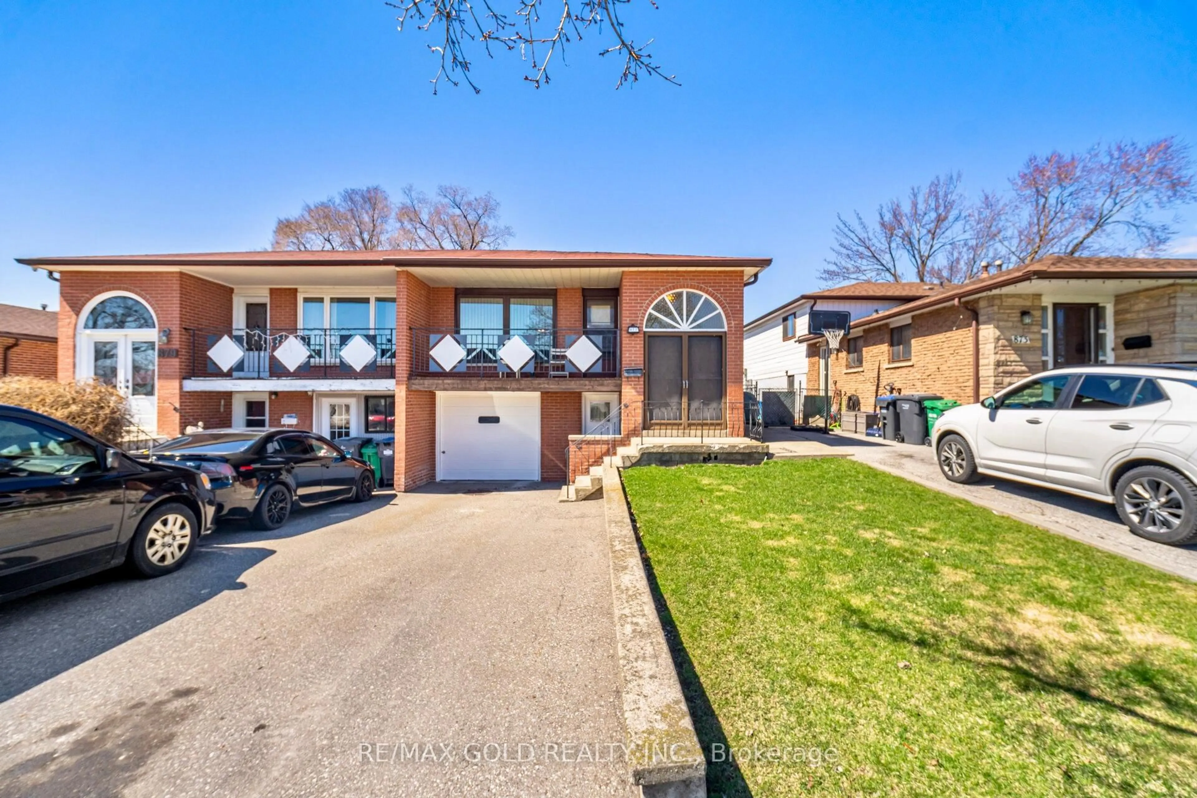 Home with brick exterior material, street for 877 Consort Cres, Mississauga Ontario L5C 1J8