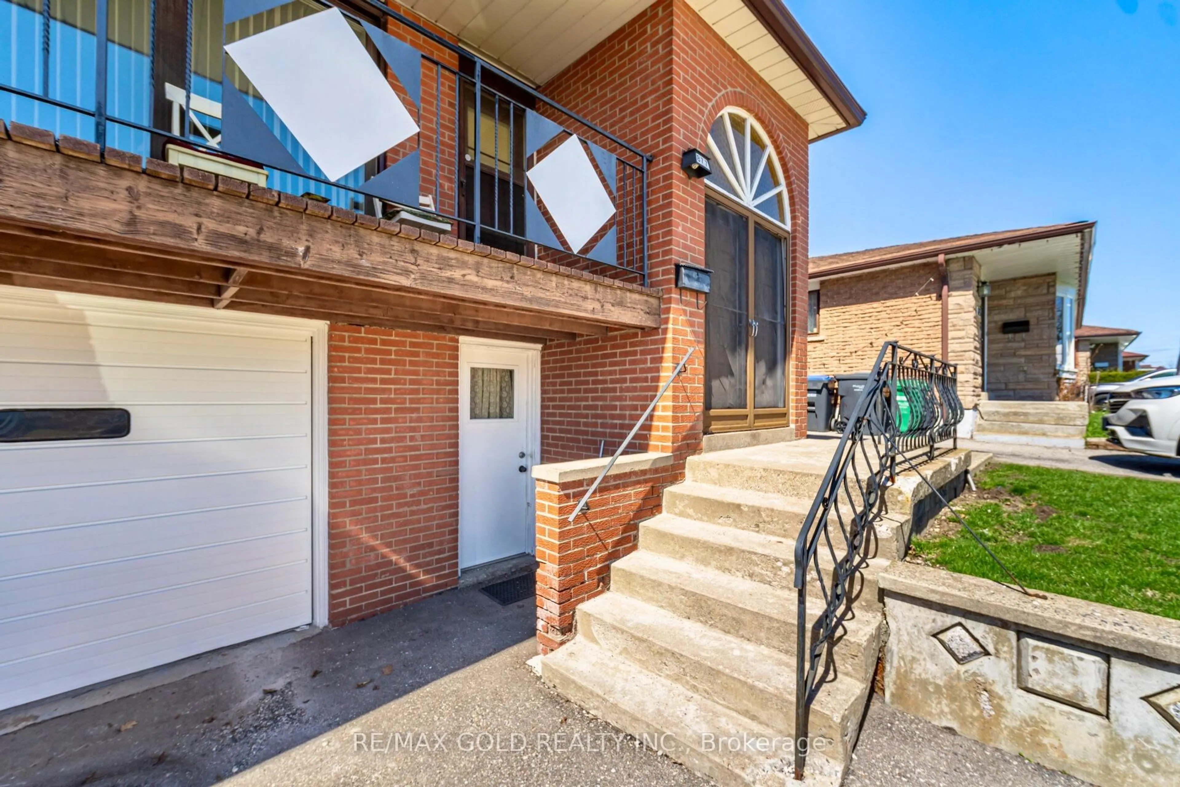 Home with brick exterior material, street for 877 Consort Cres, Mississauga Ontario L5C 1J8