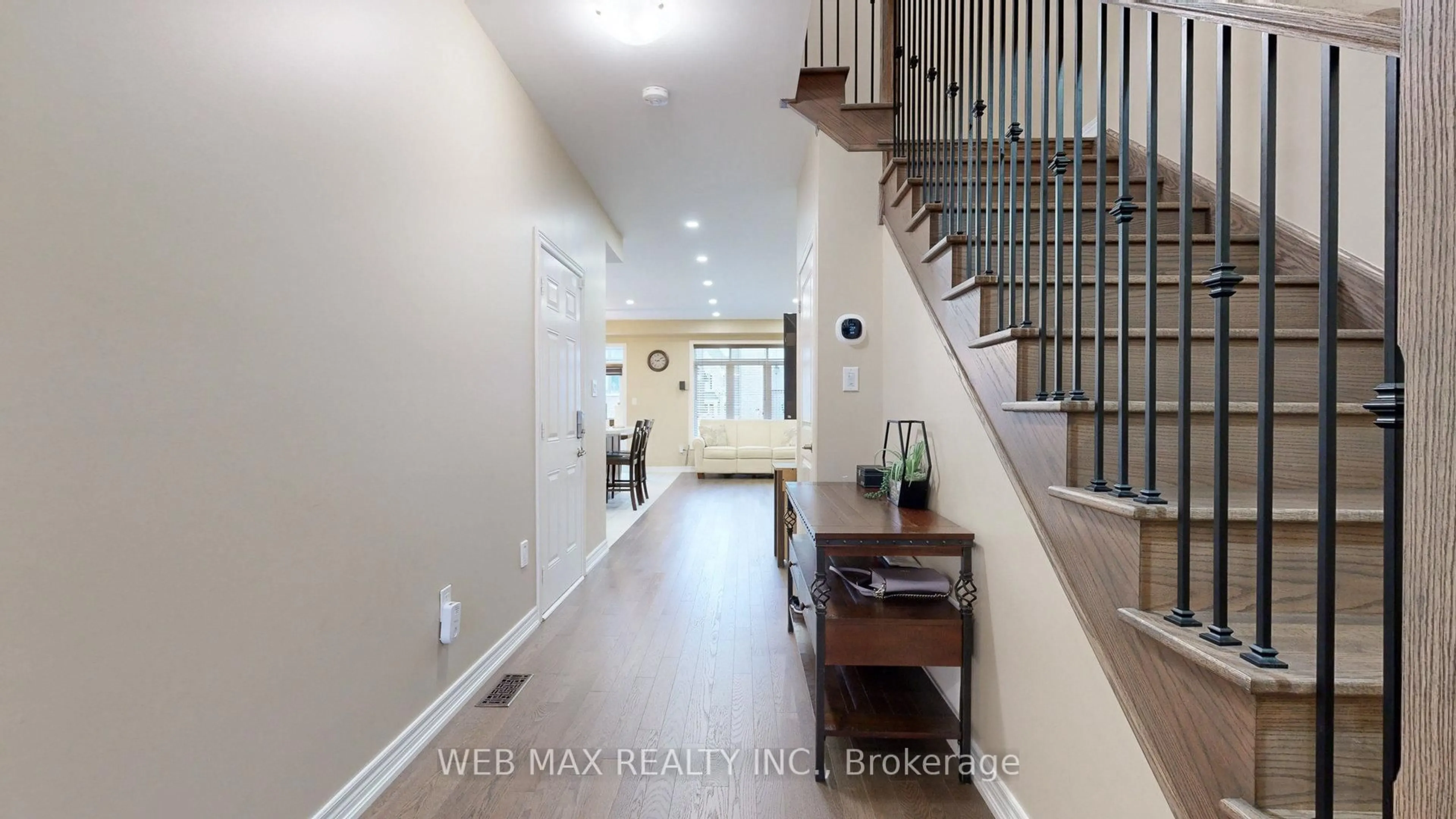 Indoor entryway for 213 Wisteria Way, Oakville Ontario L6M 1R1