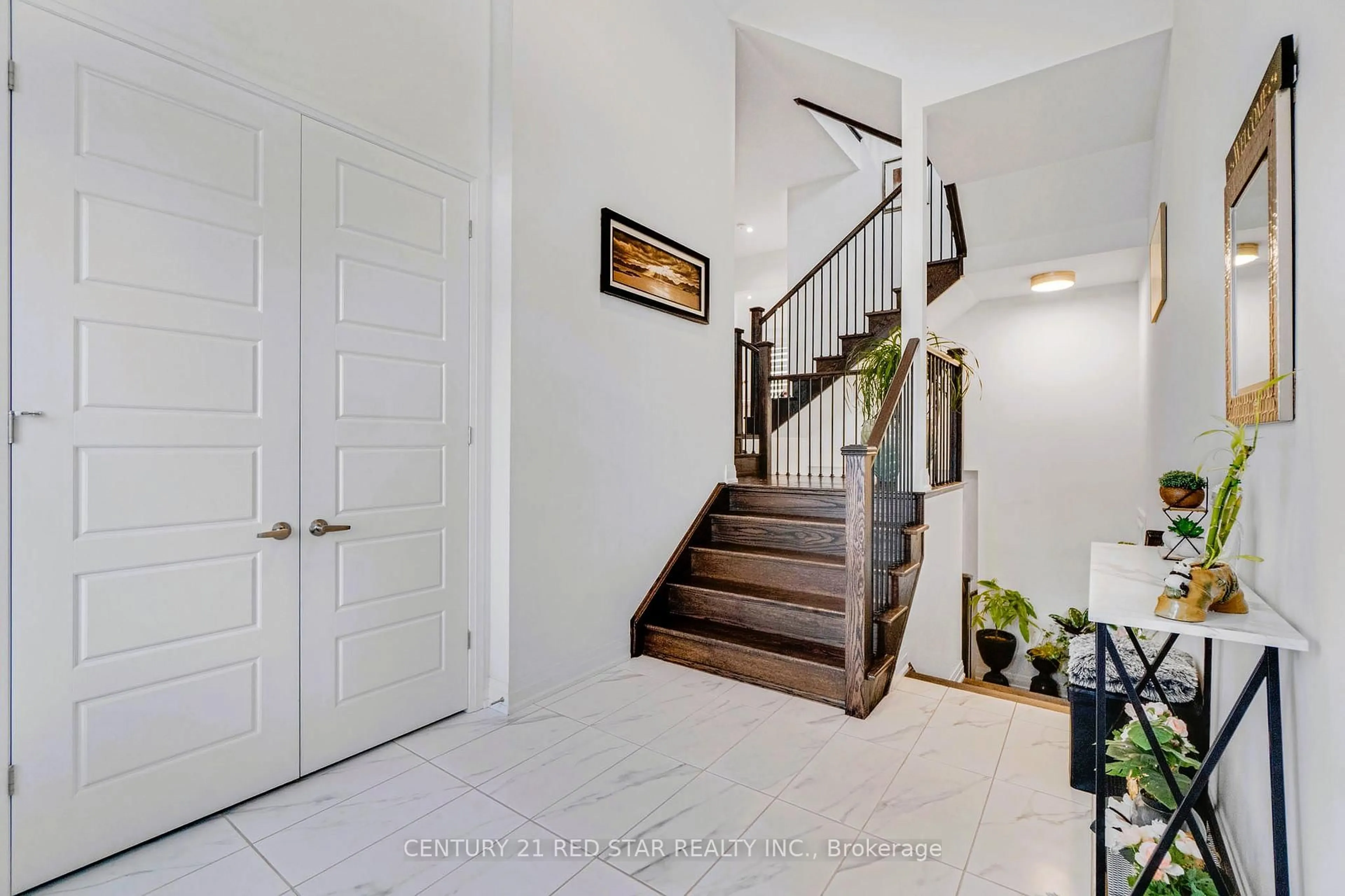 Indoor entryway for 3251 Harasym Tr, Oakville Ontario L6M 5N6