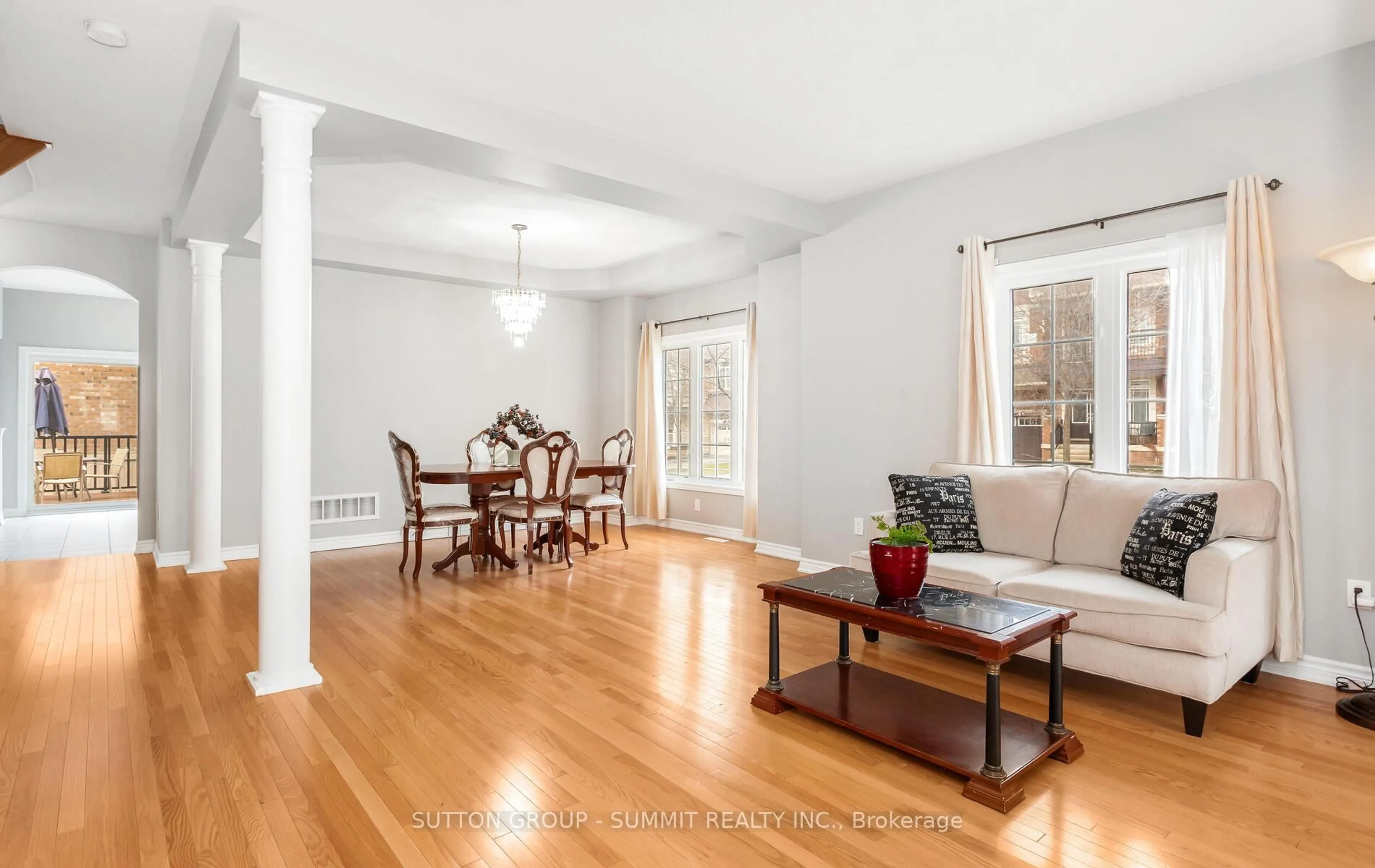 Living room with furniture, wood/laminate floor for 10 Elmcrest Dr, Brampton Ontario L6Y 5T7