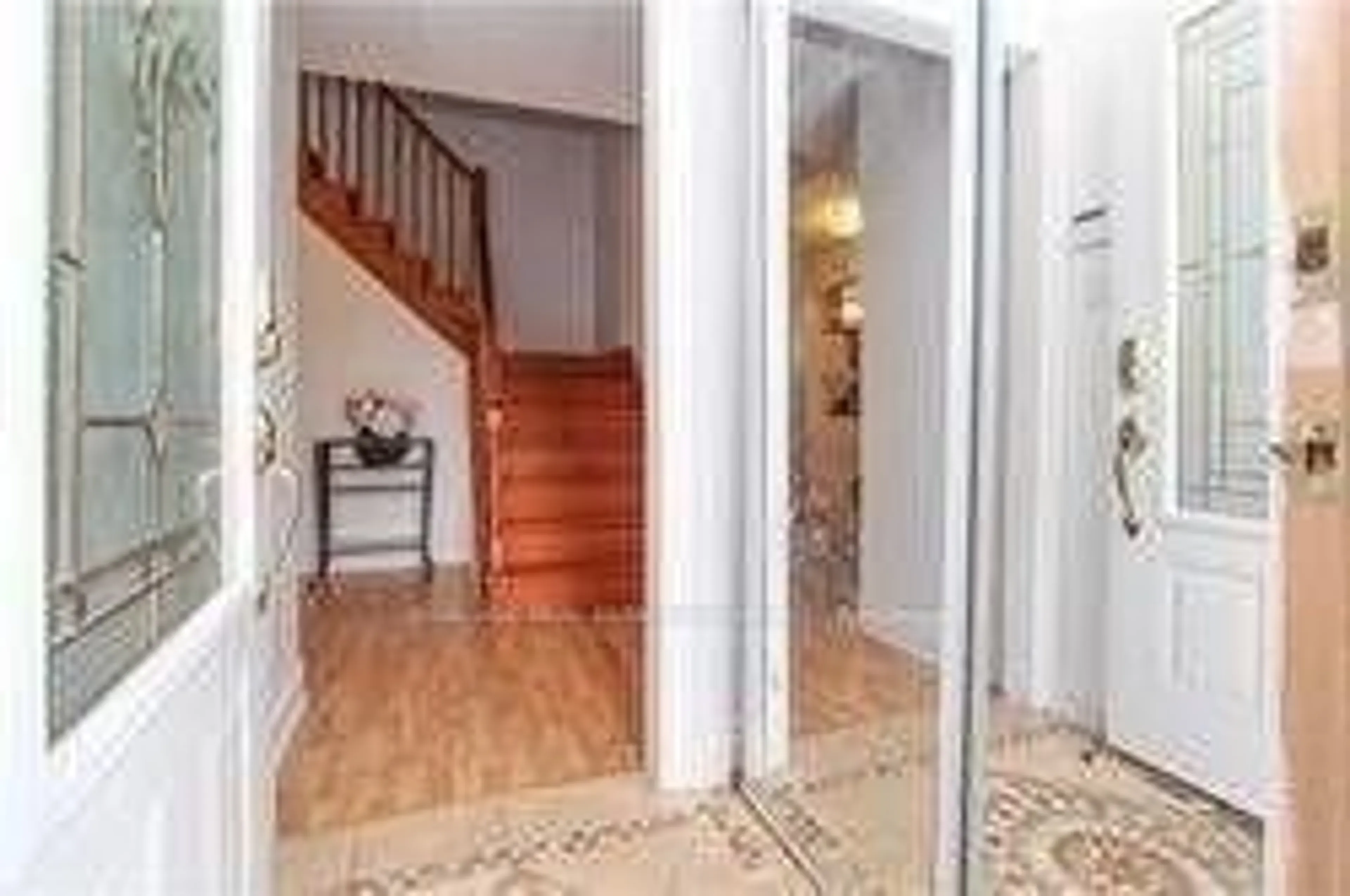 Indoor foyer for 9 Salem Crt, Brampton Ontario L6V 4J8
