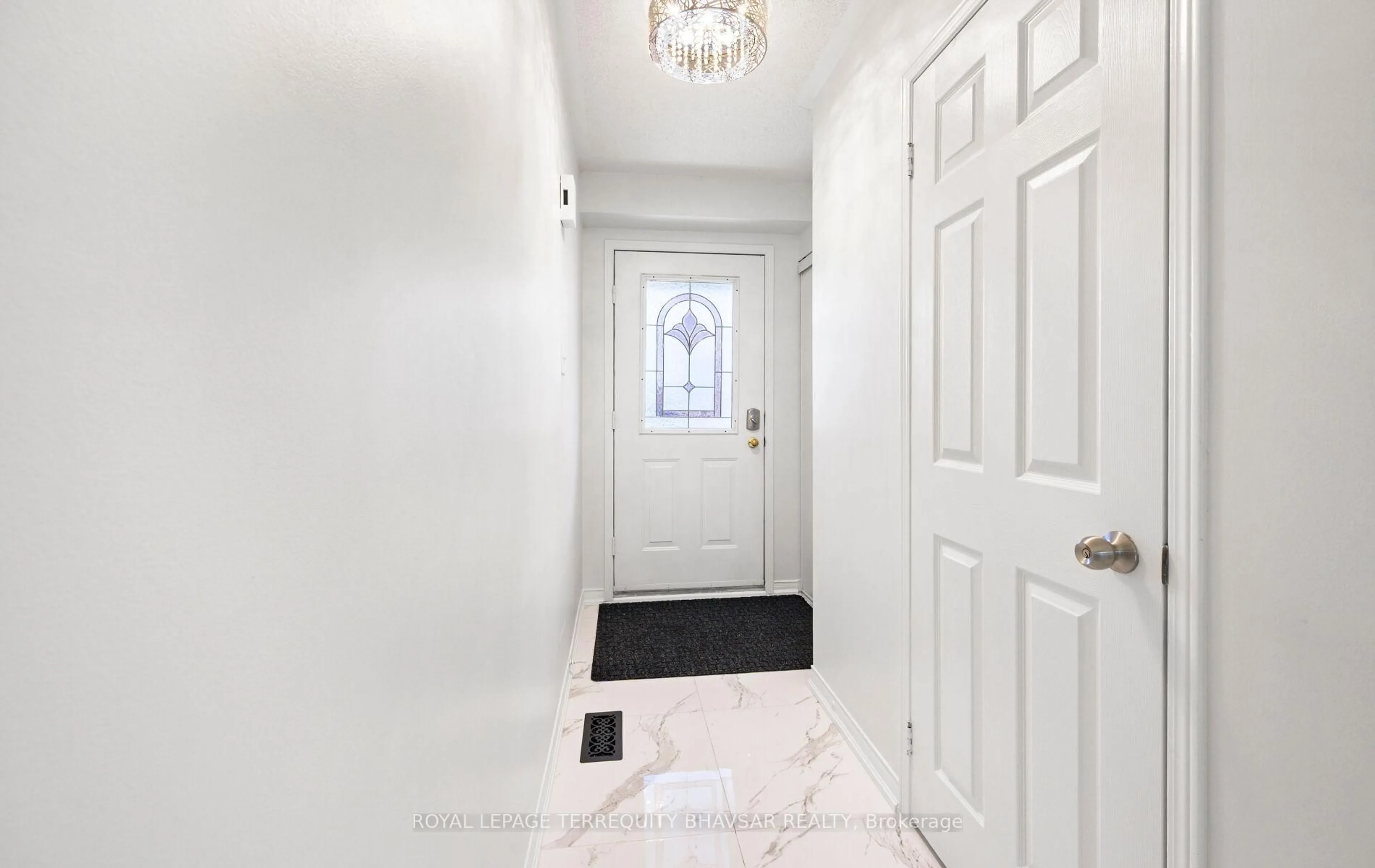 Indoor entryway for 6830 Meadowvale Town Centre Circ #48, Mississauga Ontario L5N 7T5