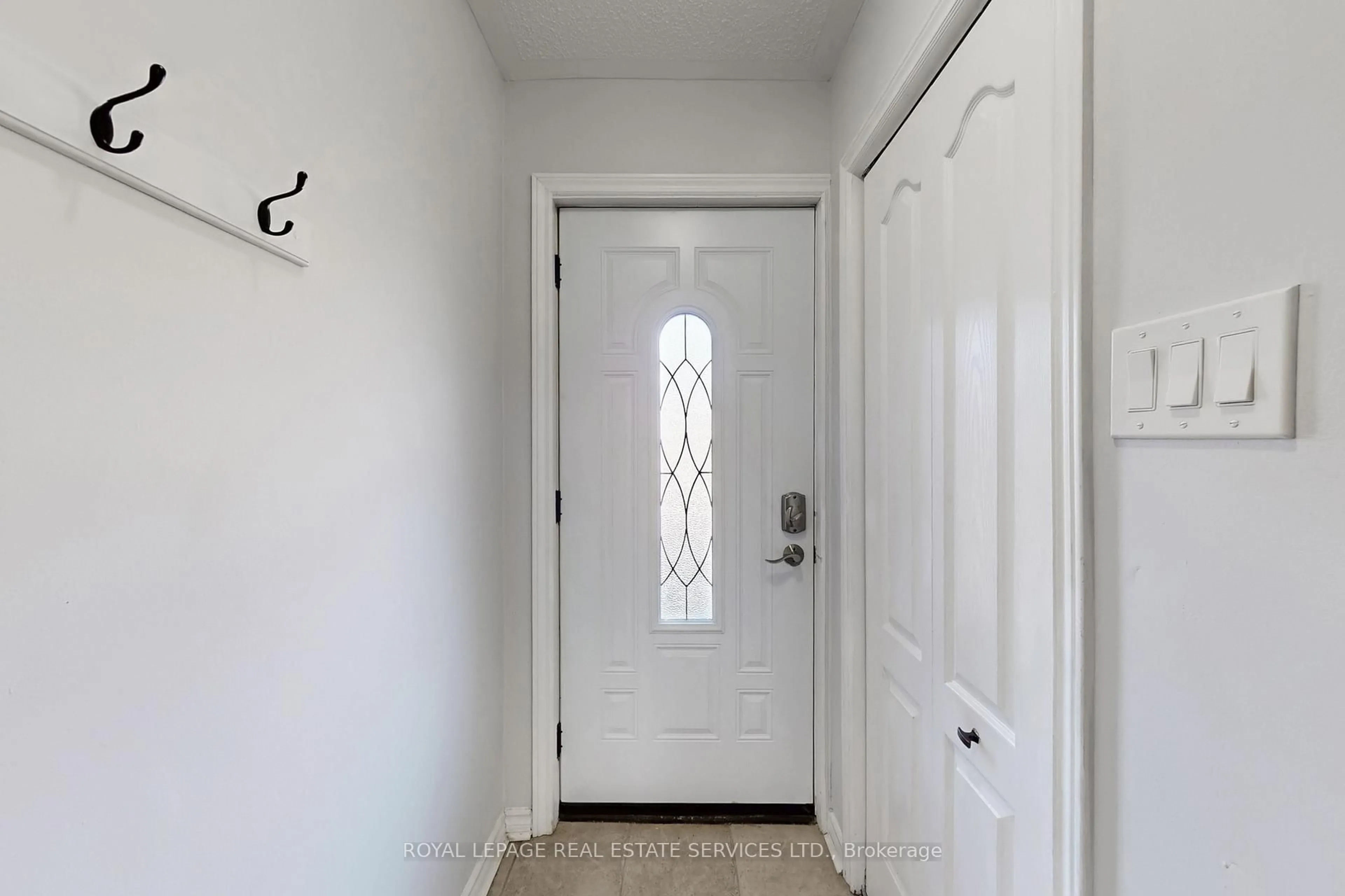 Indoor entryway for 3001 Centennial Dr #25, Burlington Ontario L7M 1B3