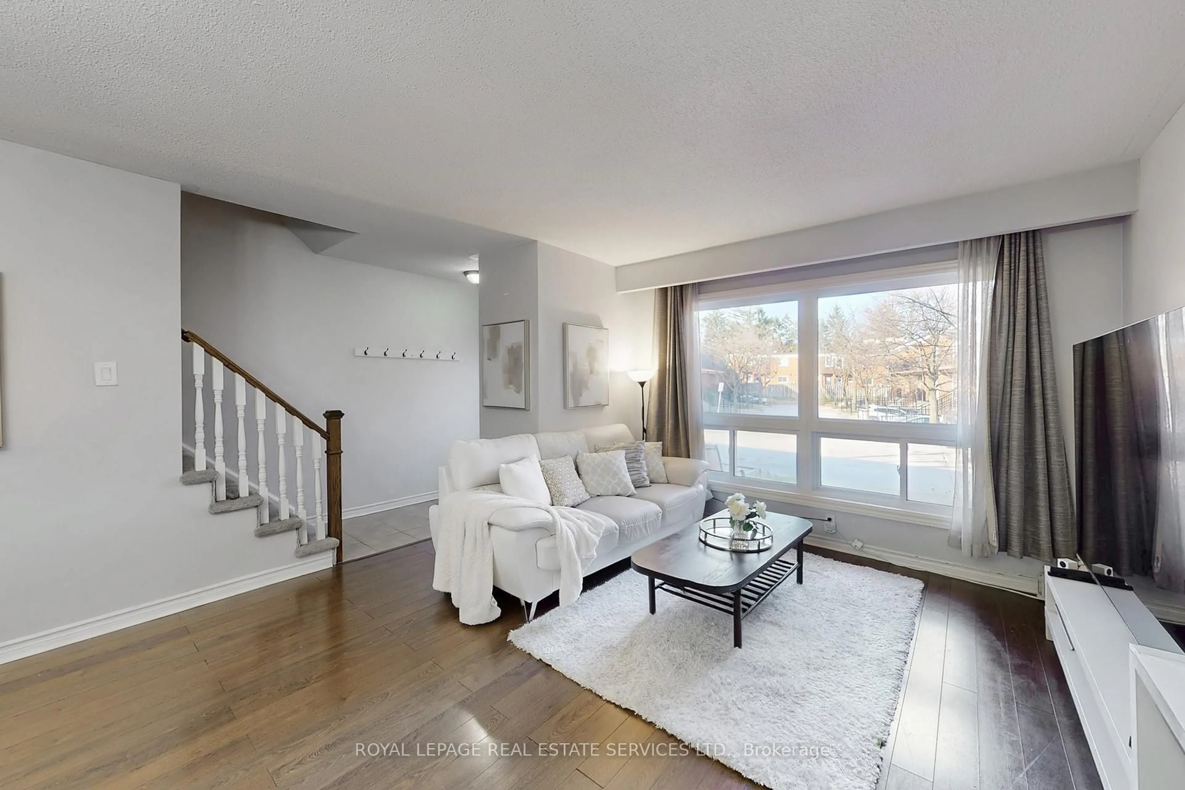 Living room with furniture, unknown for 3001 Centennial Dr #25, Burlington Ontario L7M 1B3