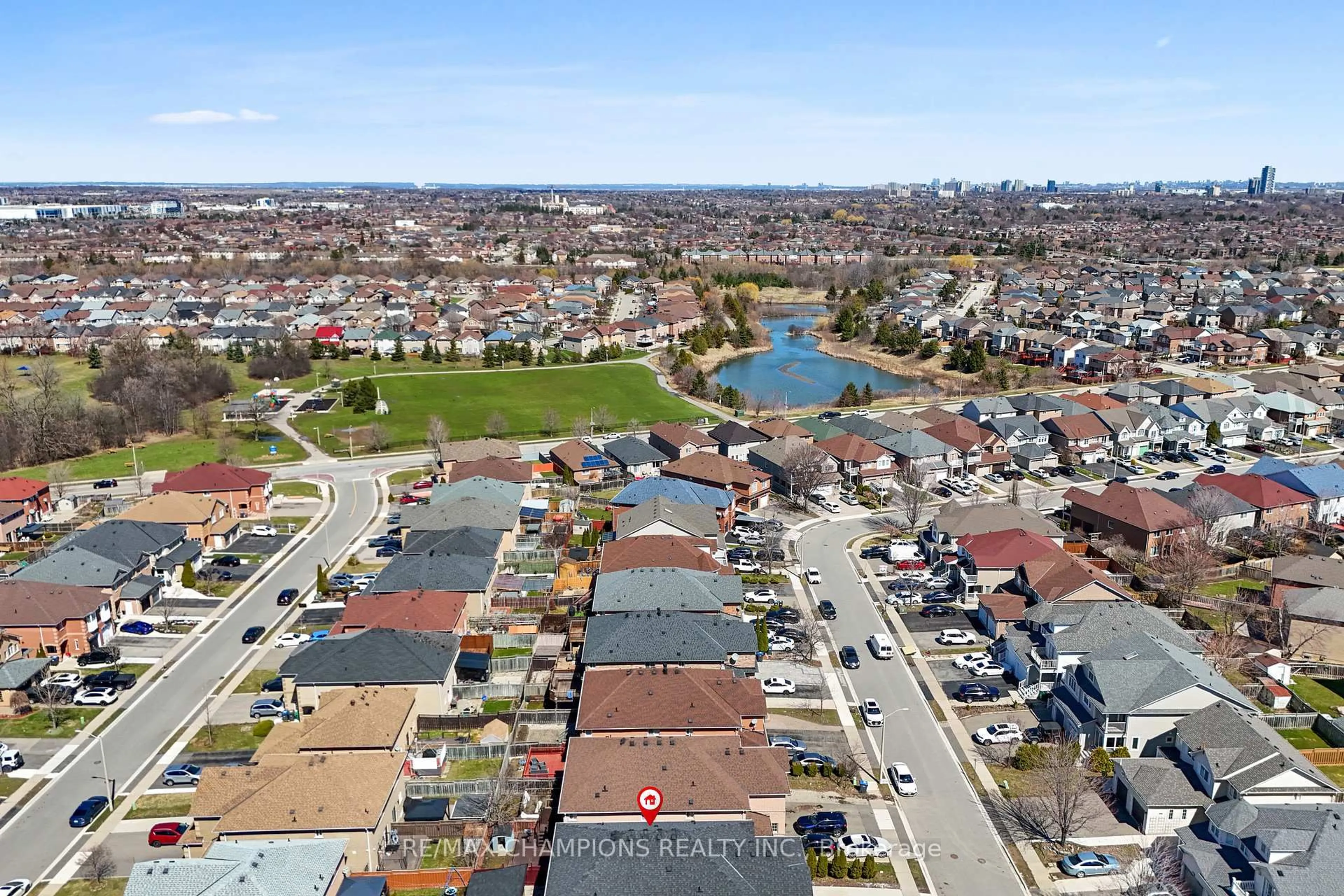 A pic from outside/outdoor area/front of a property/back of a property/a pic from drone, water/lake/river/ocean view for 125 Tiller Tr, Brampton Ontario L6X 4S9