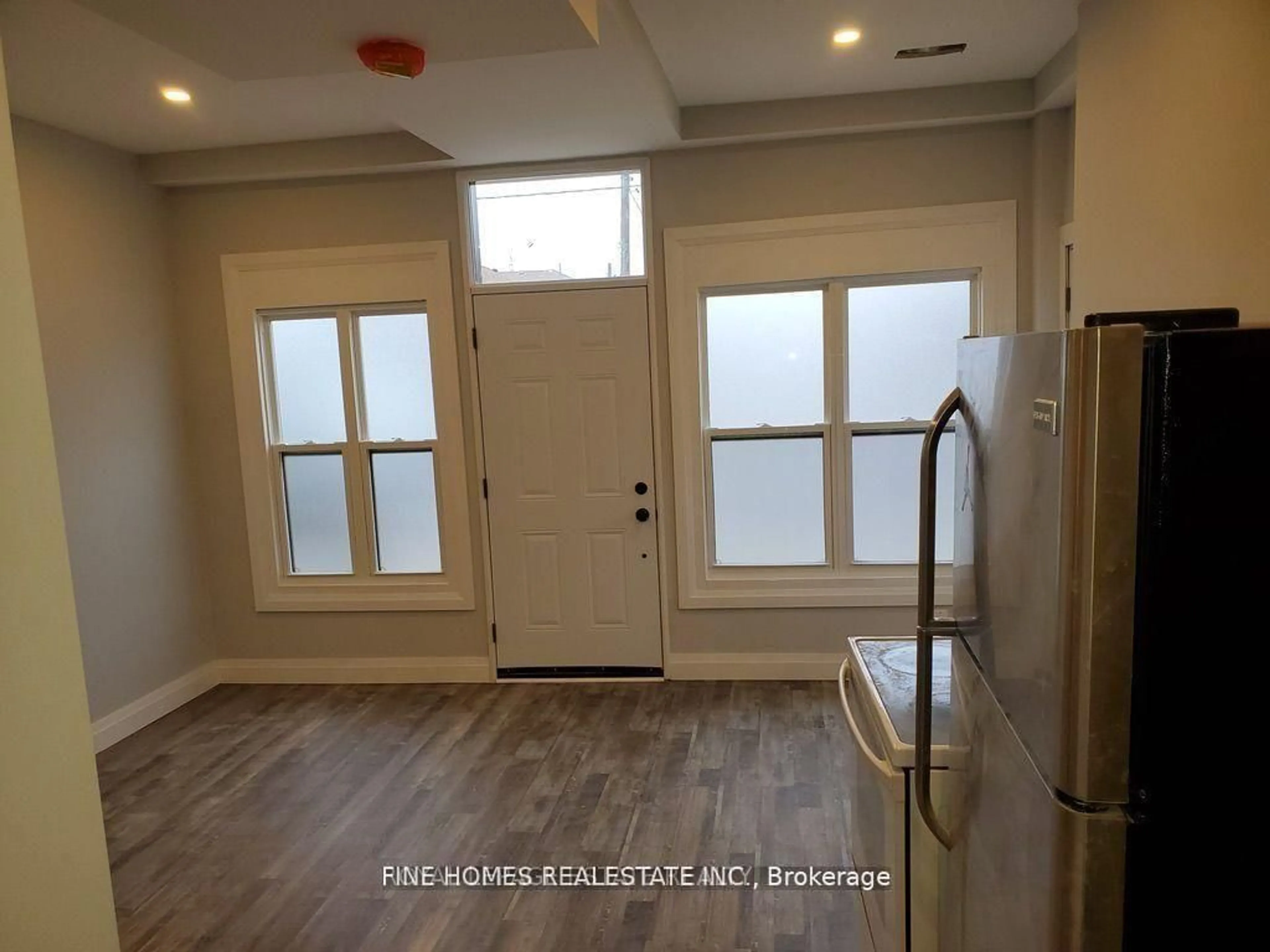 Unknown for 1762 Keele St, Toronto Ontario M6M 3X1