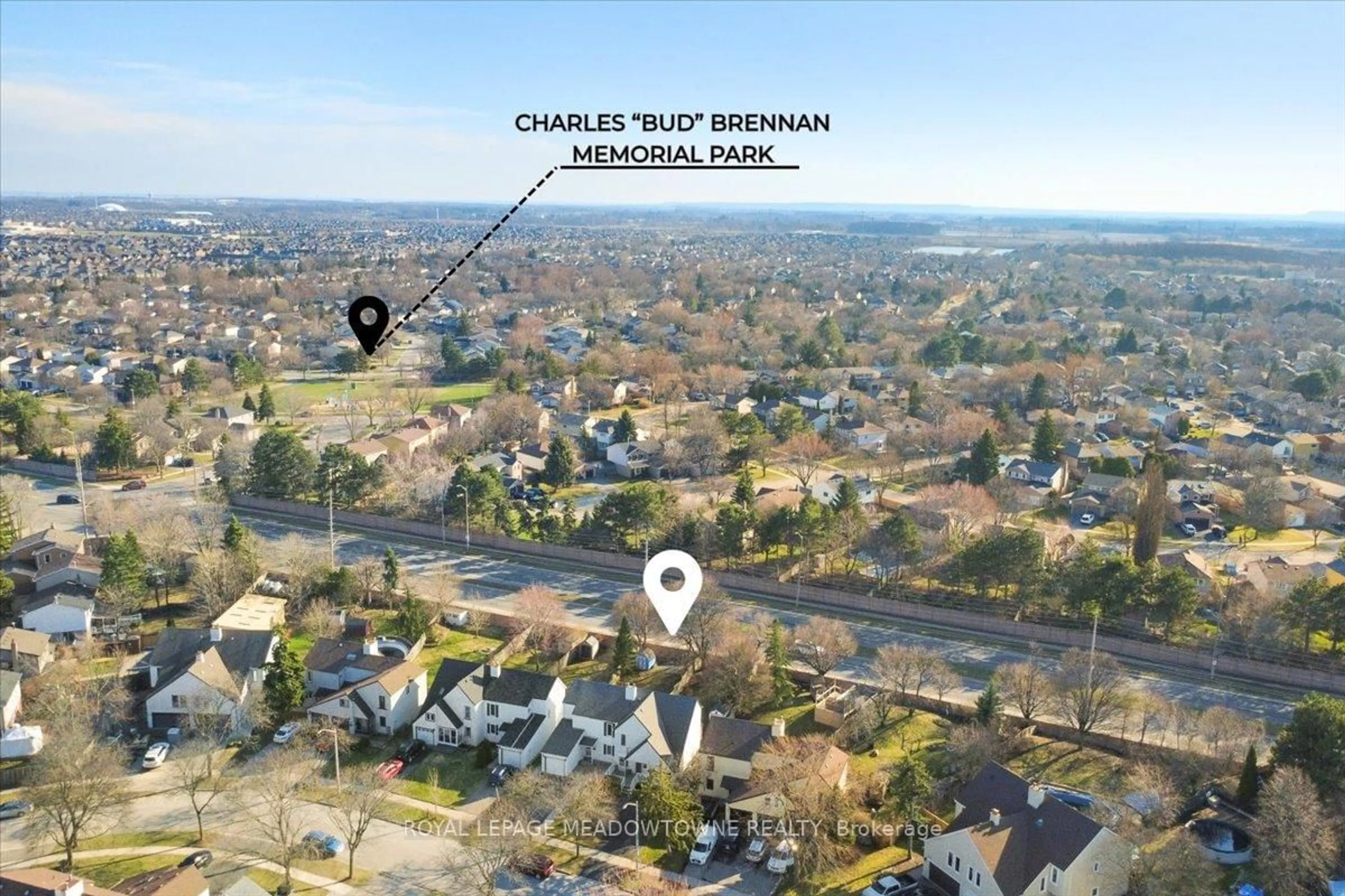 A pic from outside/outdoor area/front of a property/back of a property/a pic from drone, street for 2945 Nipiwin Dr, Mississauga Ontario L5N 1Y1