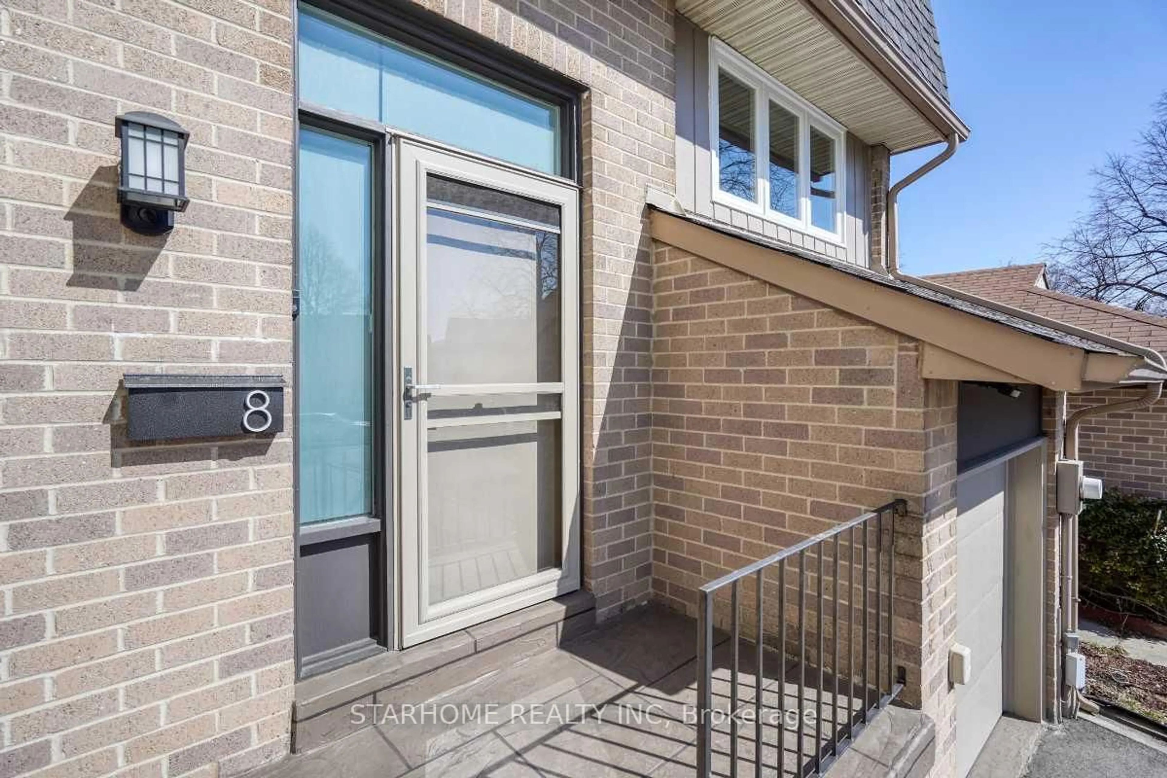 Indoor entryway for 8 Amberwood Sq, Brampton Ontario L6Z 1G3