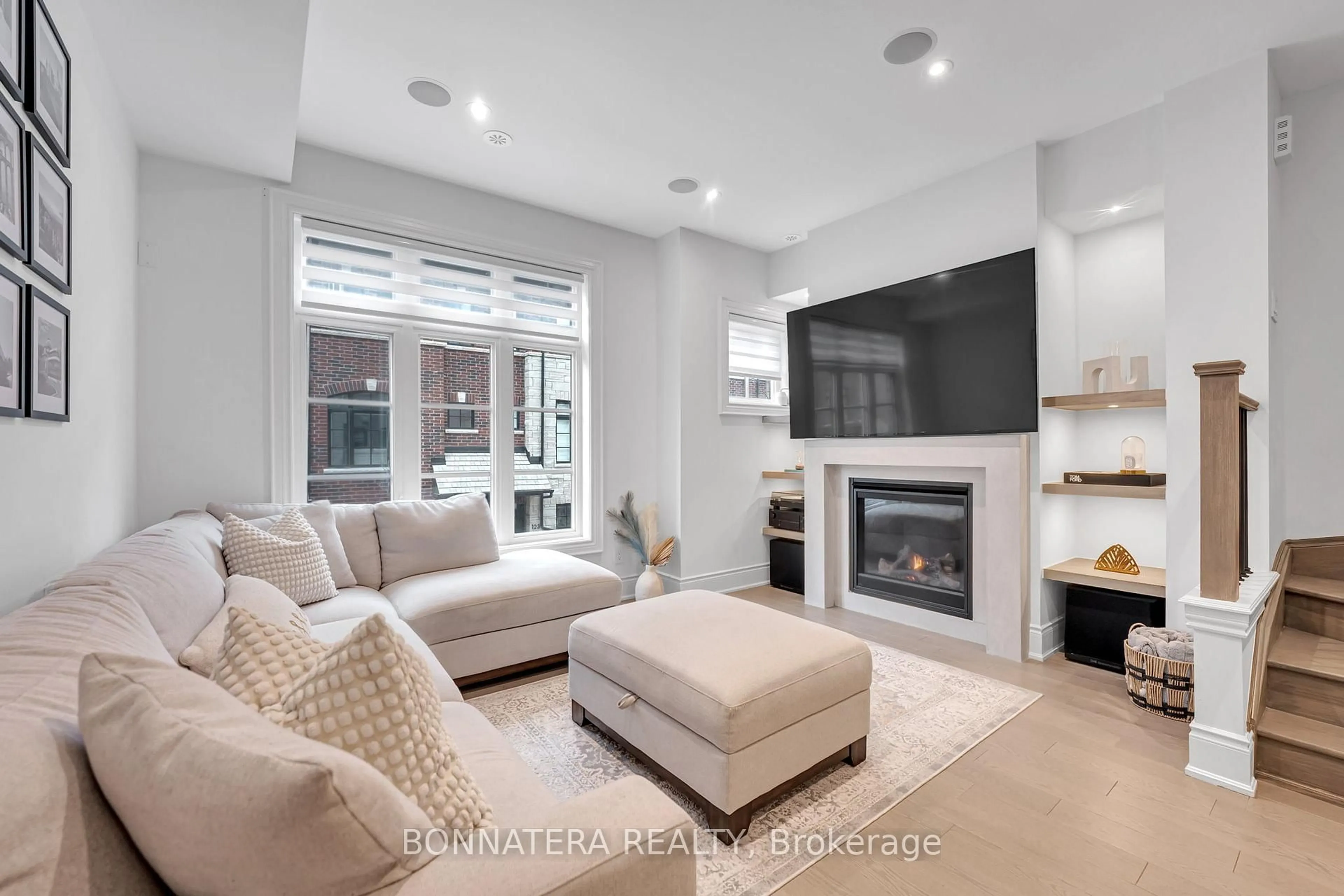 Living room with furniture, unknown for 15 Lunar Cres #81, Mississauga Ontario L5M 2R6