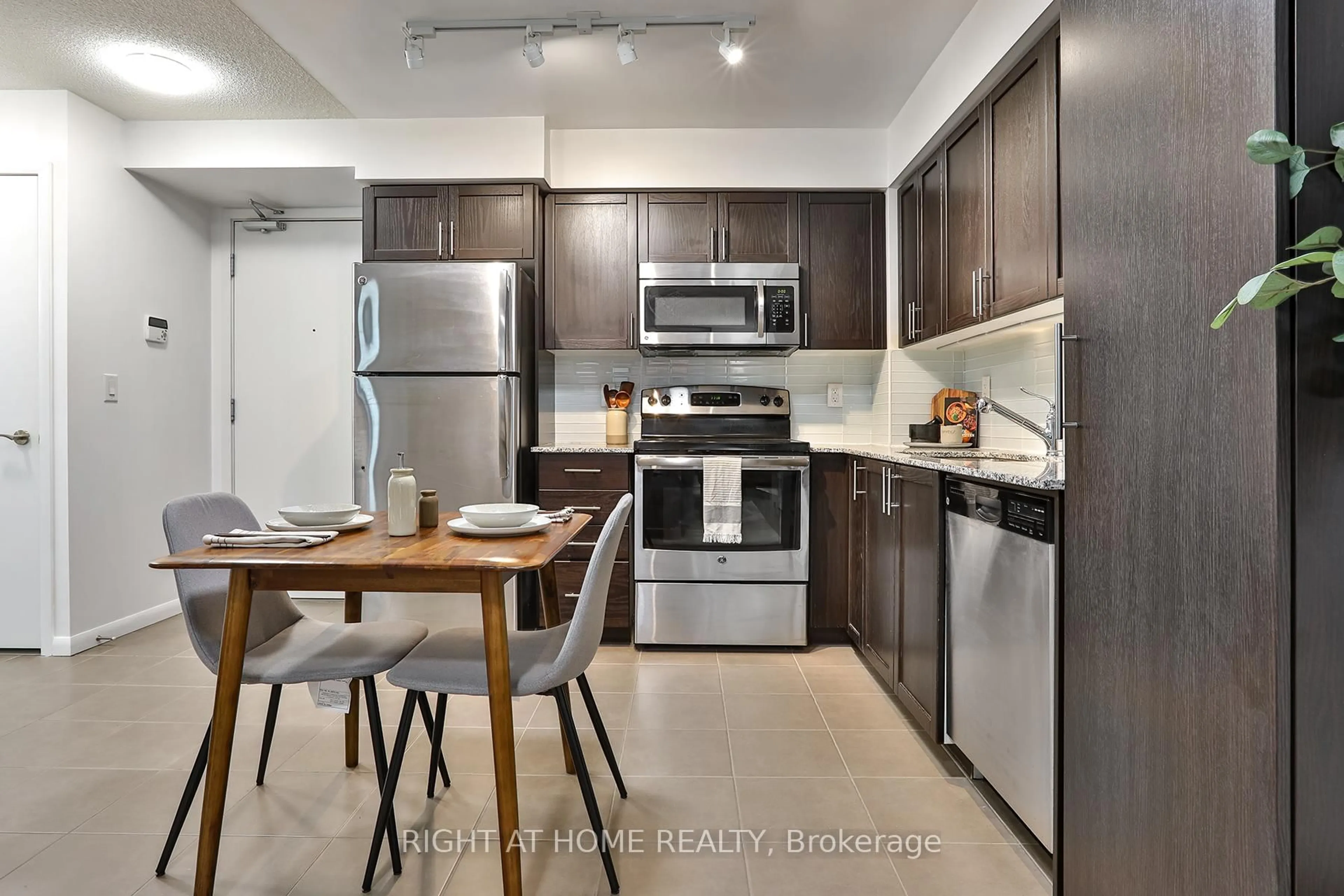 Unknown for 830 Lawrence Ave #335, Toronto Ontario M6A 0B6