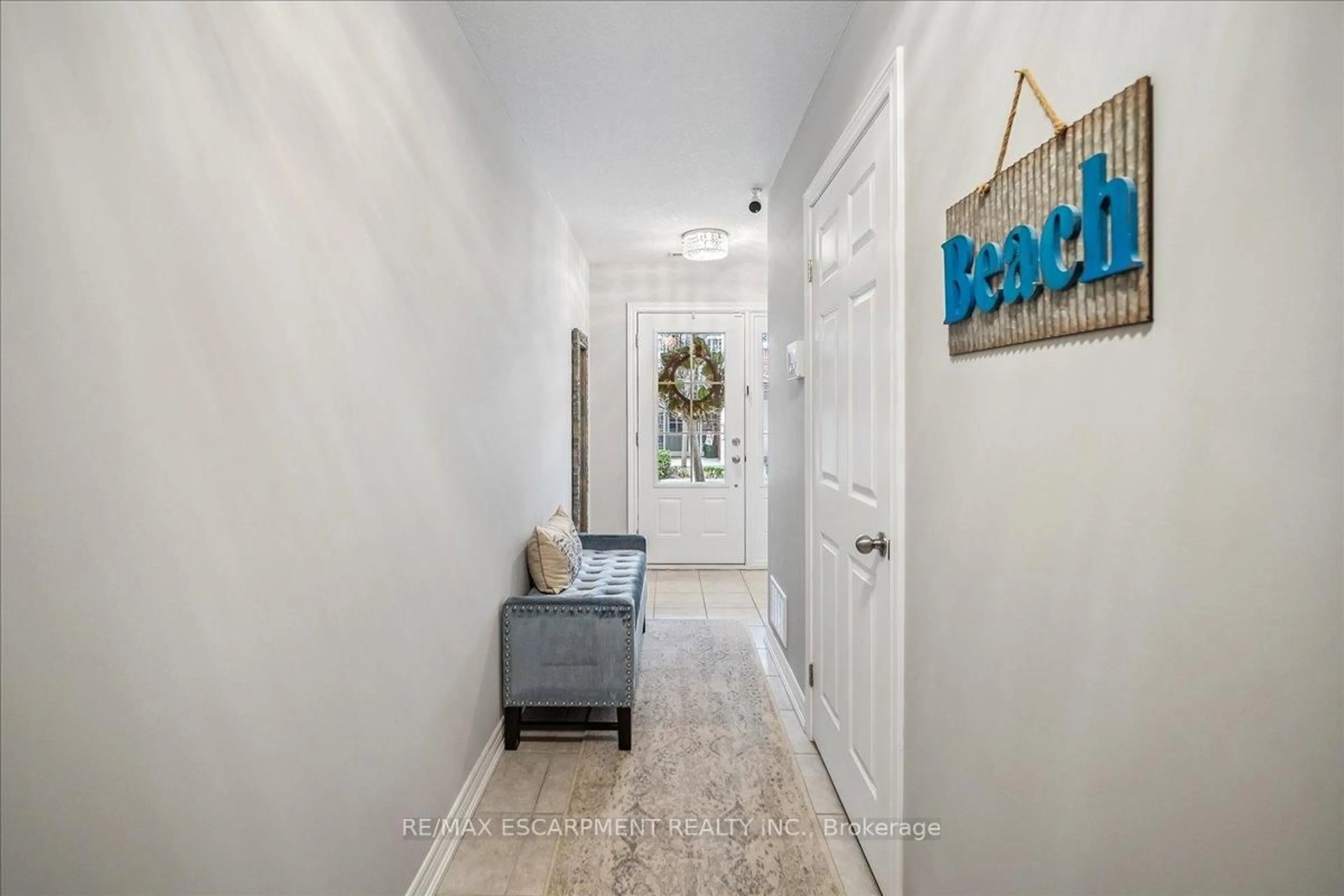 Indoor entryway for 181 Plains Rd ##40, Burlington Ontario L7T 0B1