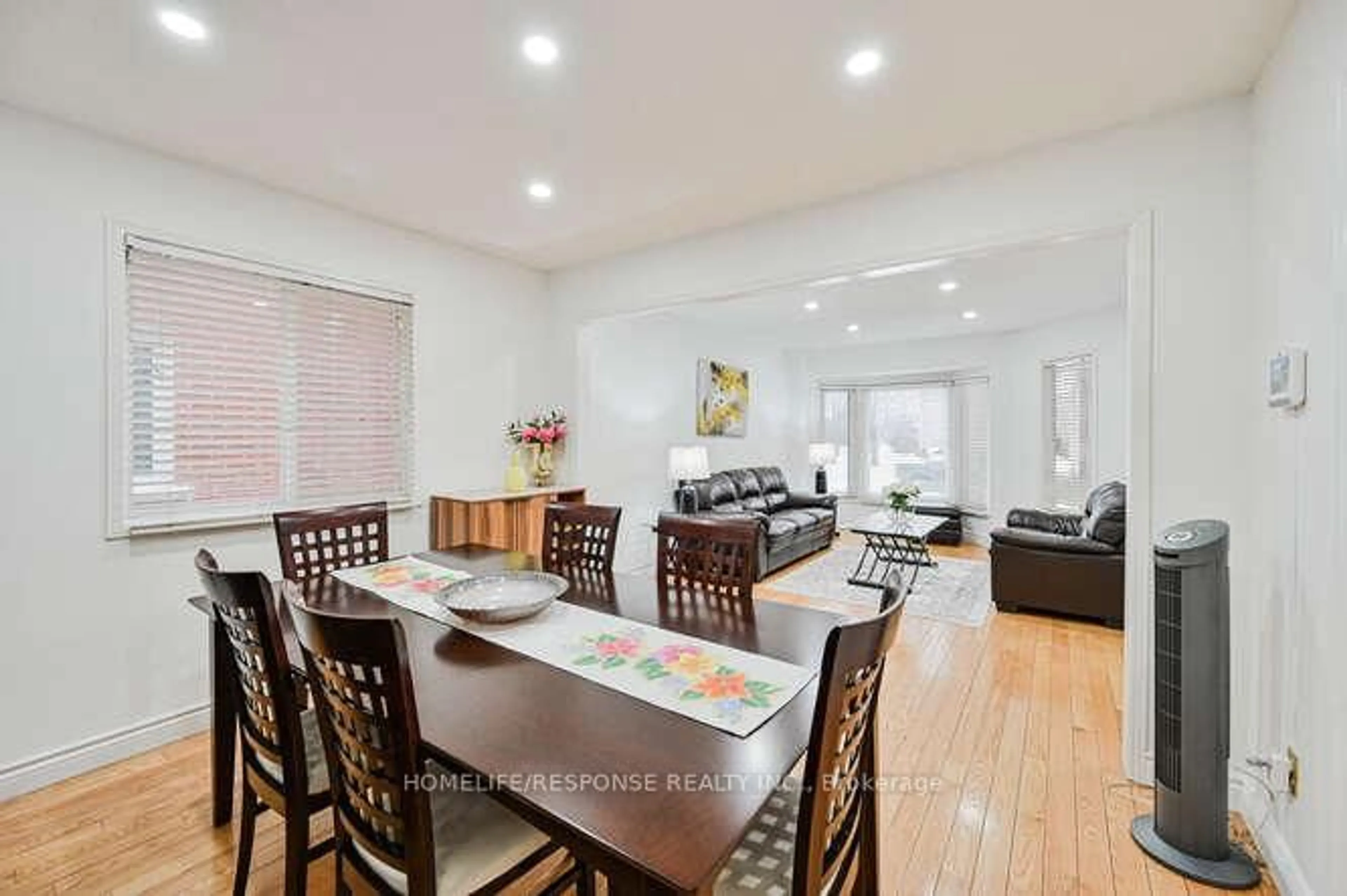 Dining room, wood/laminate floor for 6103 PRAIRIE Circ, Mississauga Ontario L5N 5Z5