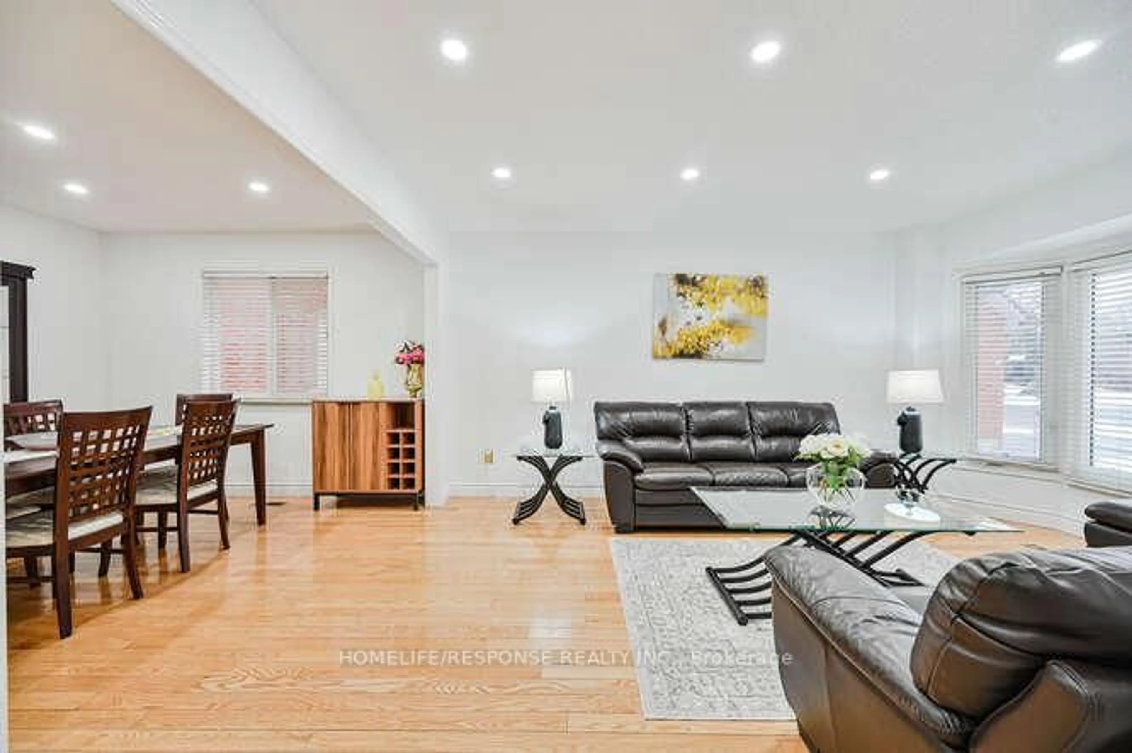 Living room with furniture, unknown for 6103 PRAIRIE Circ, Mississauga Ontario L5N 5Z5