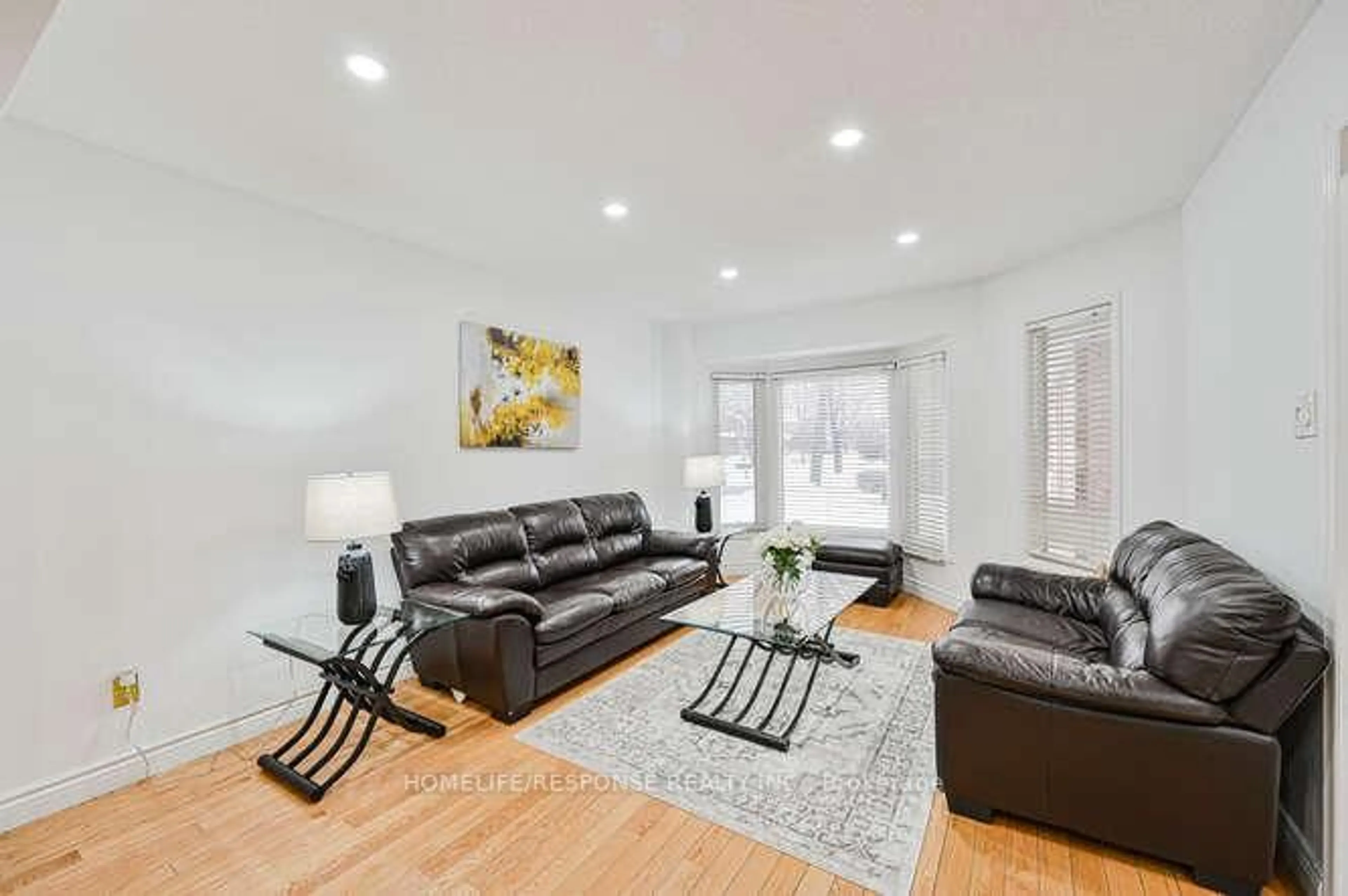 Living room with furniture, unknown for 6103 PRAIRIE Circ, Mississauga Ontario L5N 5Z5