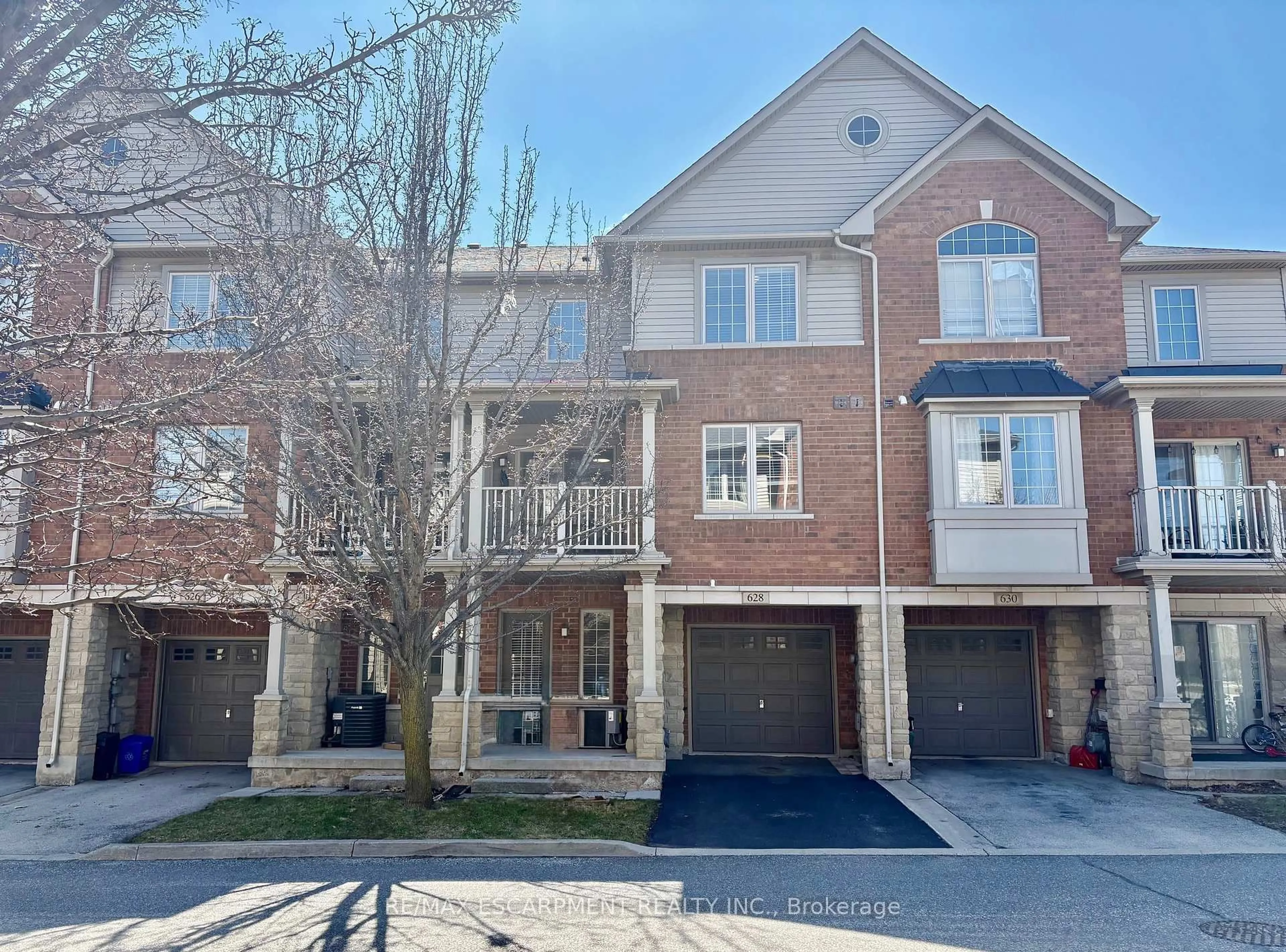 Home with brick exterior material, street for 628 GARIBALDI Common, Burlington Ontario L7L 0E2