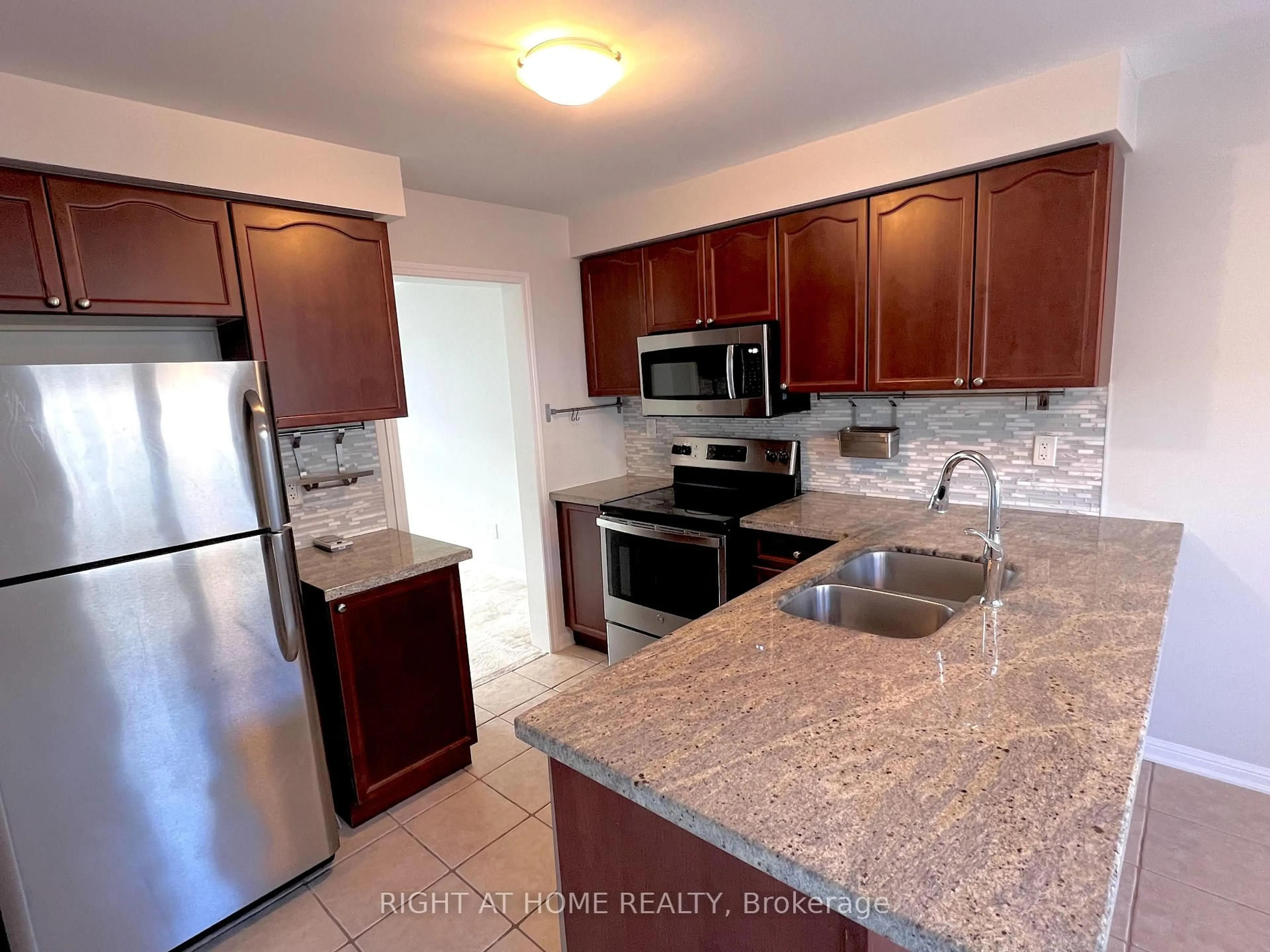 Standard kitchen, ceramic/tile floor for 2385 COHO Way, Oakville Ontario L6M 0G6
