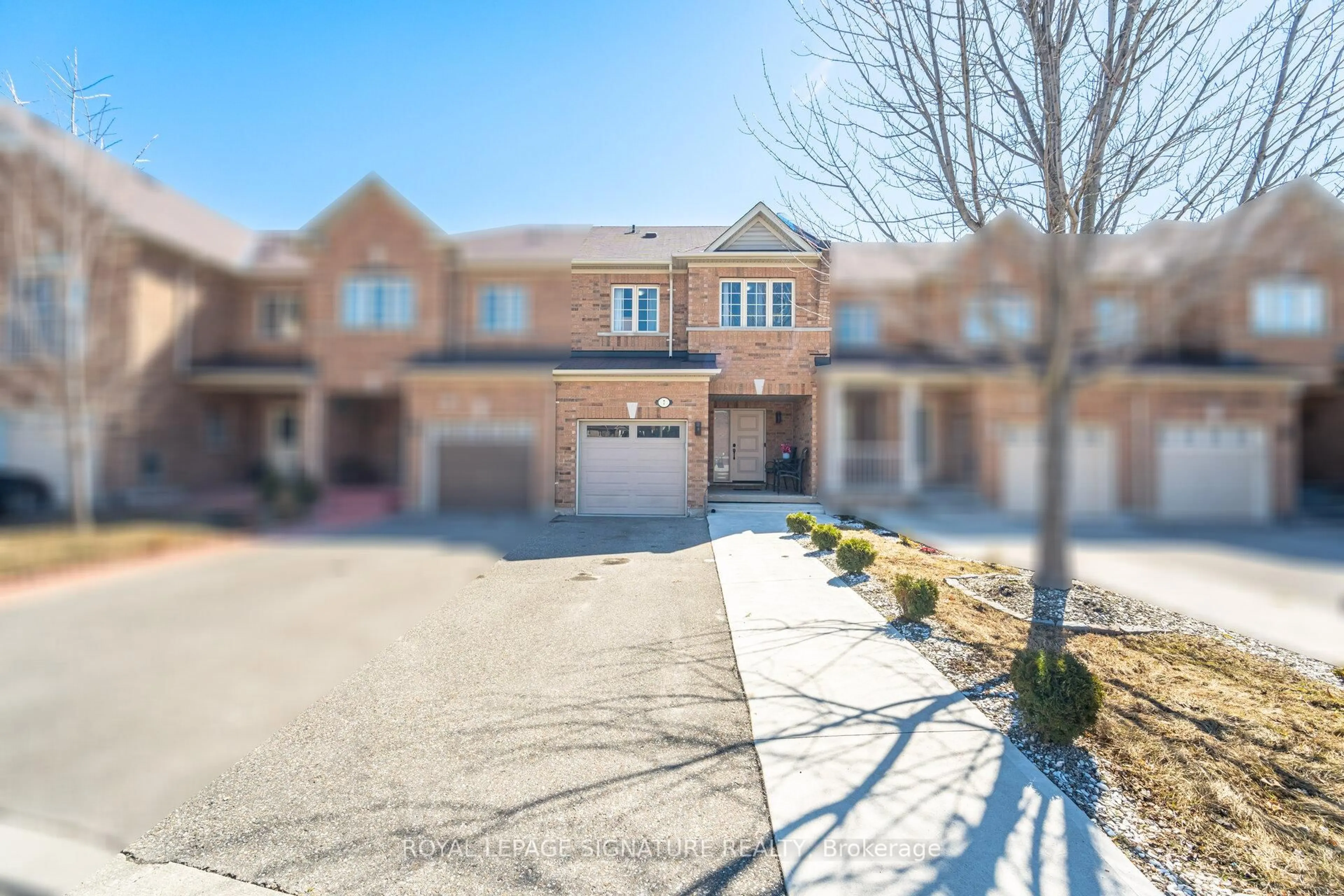 A pic from outside/outdoor area/front of a property/back of a property/a pic from drone, street for 7 Cedarbrook Rd, Brampton Ontario L6R 0C3