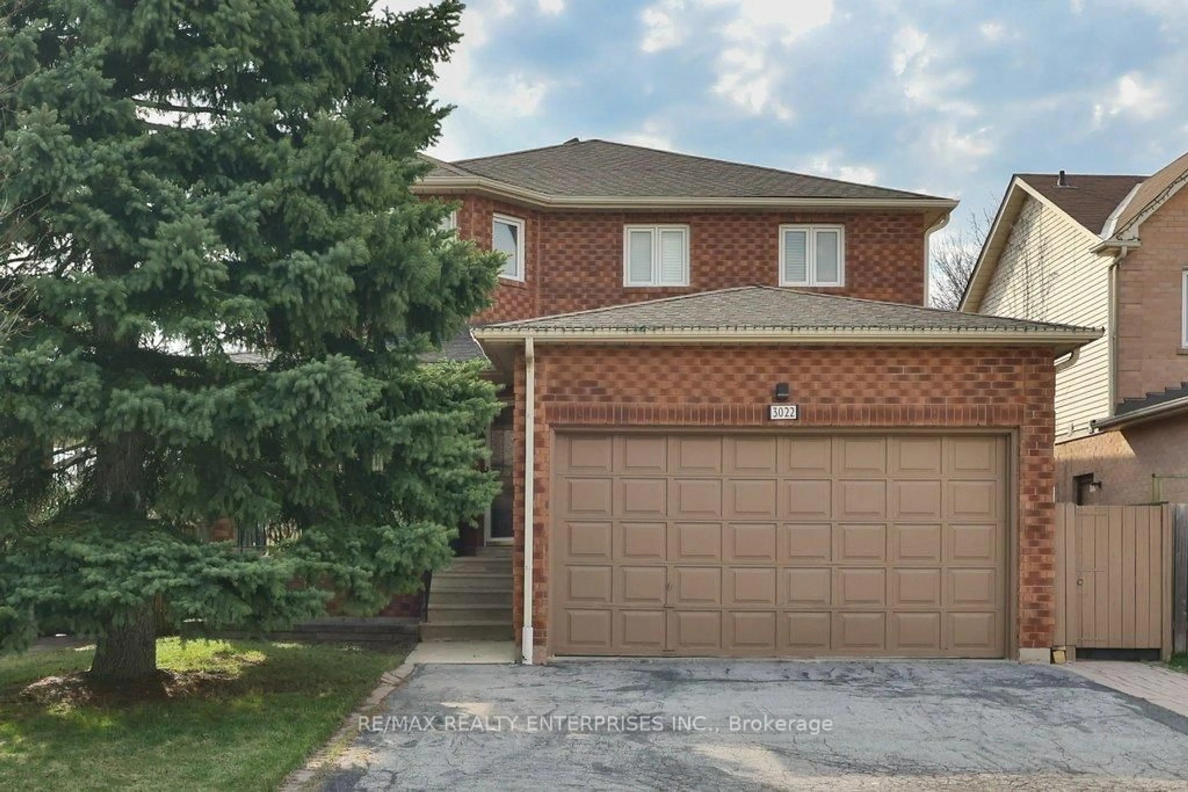 Home with brick exterior material, street for 3022 Dalehurst Dr, Mississauga Ontario L5N 6M8