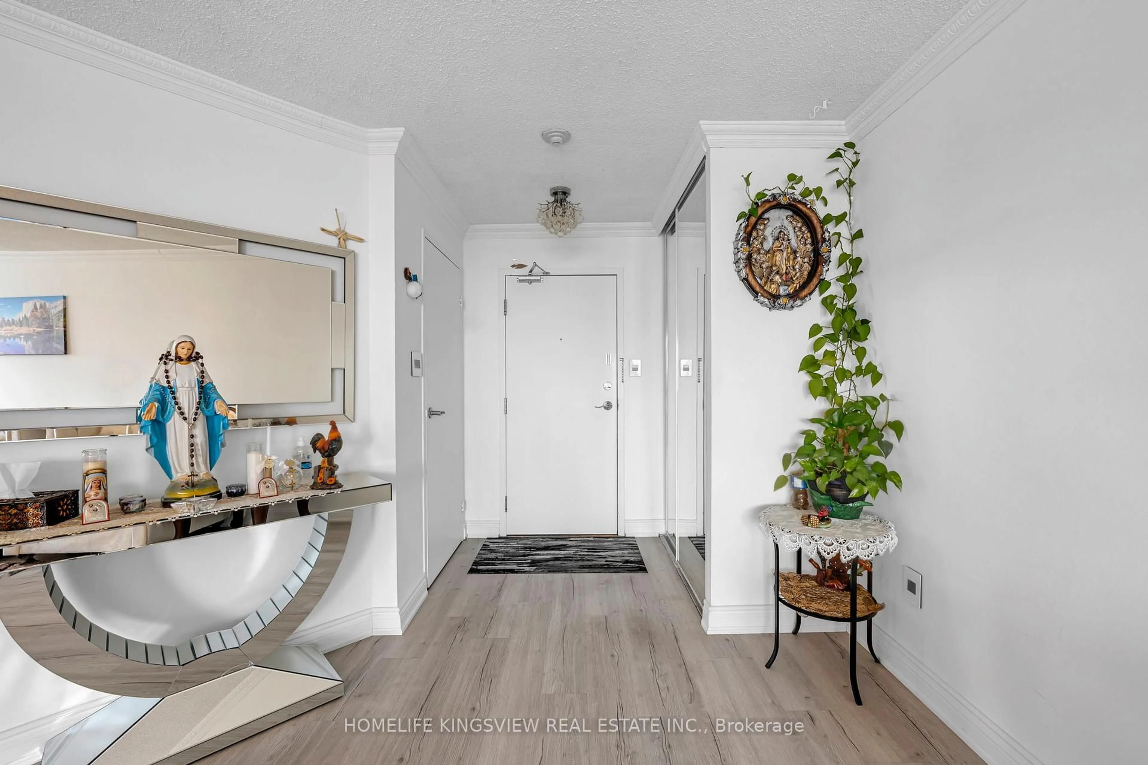 Indoor entryway for 1 Rowntree Rd #806, Toronto Ontario M9V 5G7