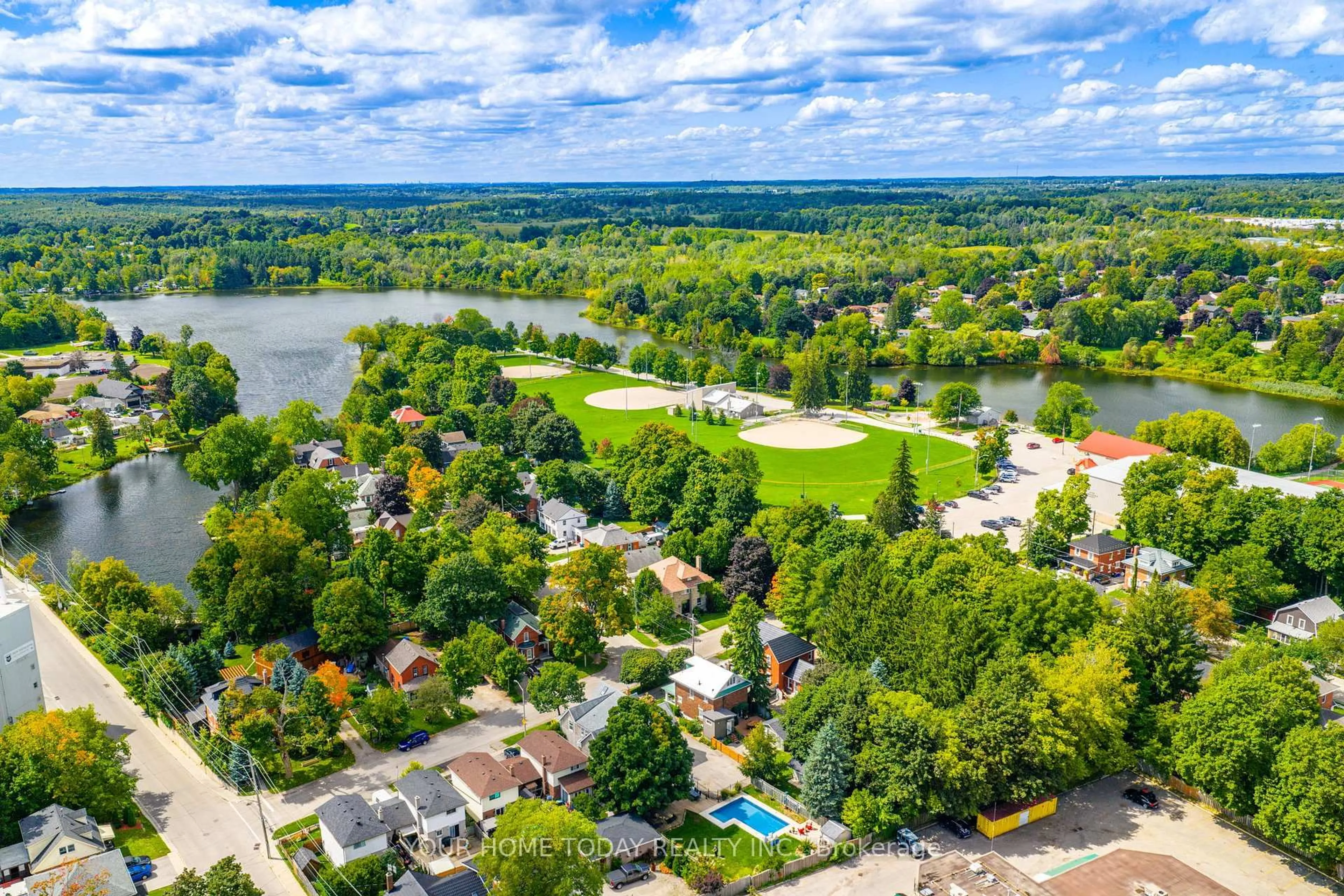 A pic from outside/outdoor area/front of a property/back of a property/a pic from drone, water/lake/river/ocean view for 17 Park Ave, Halton Hills Ontario L7J 1Y3
