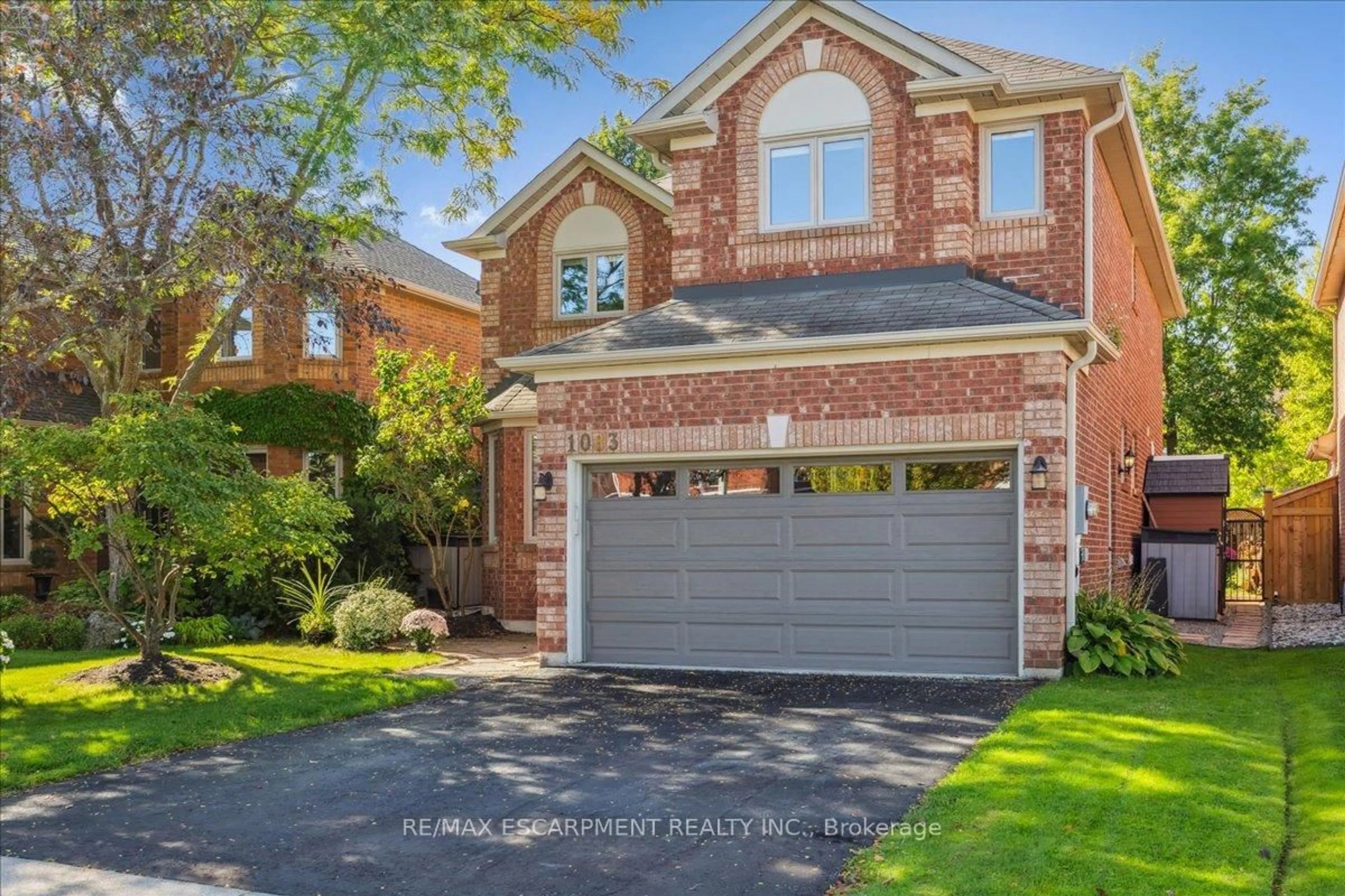 Home with brick exterior material, street for 1083 Old Oak Dr, Oakville Ontario L6M 3K4