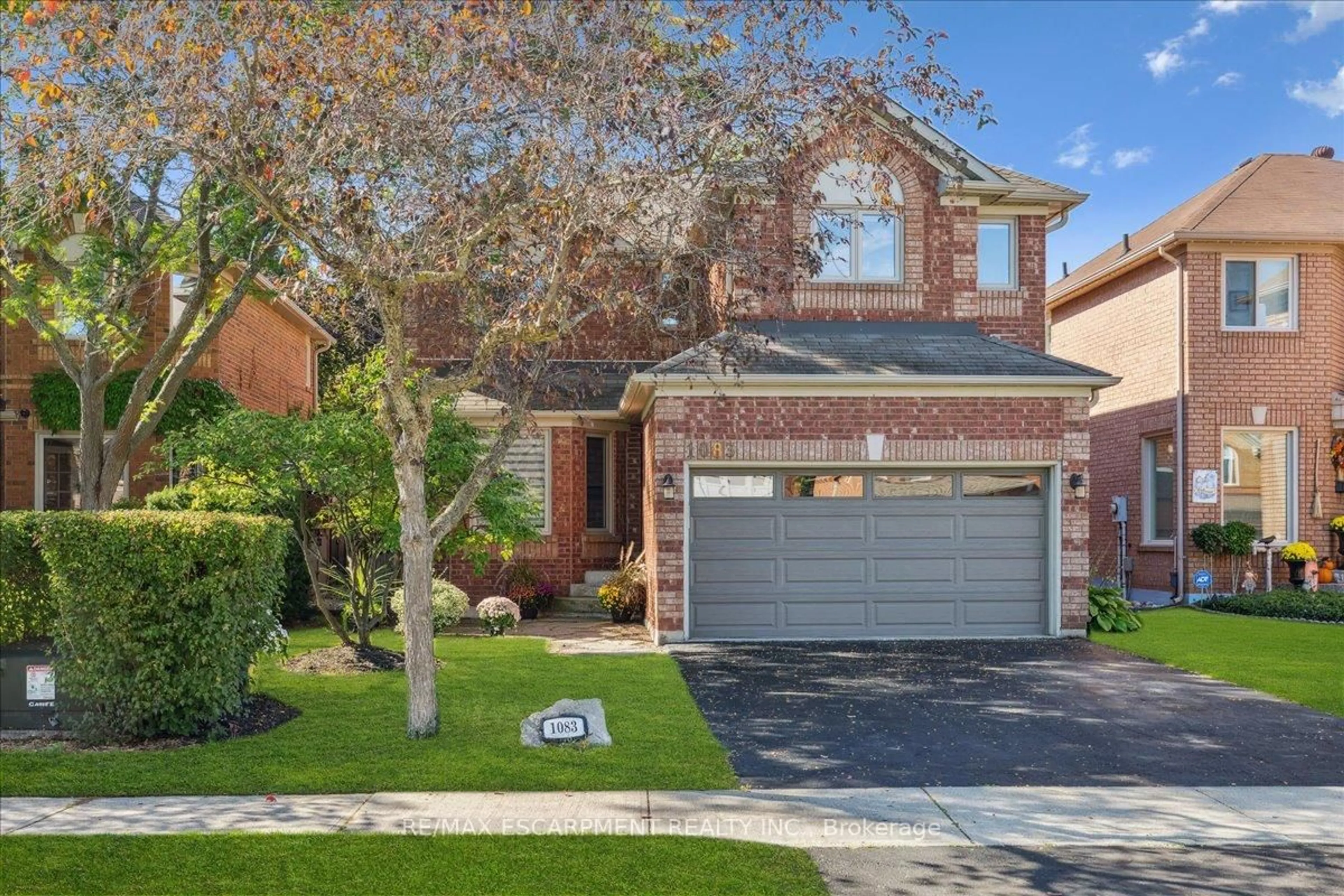 Home with brick exterior material, street for 1083 Old Oak Dr, Oakville Ontario L6M 3K4