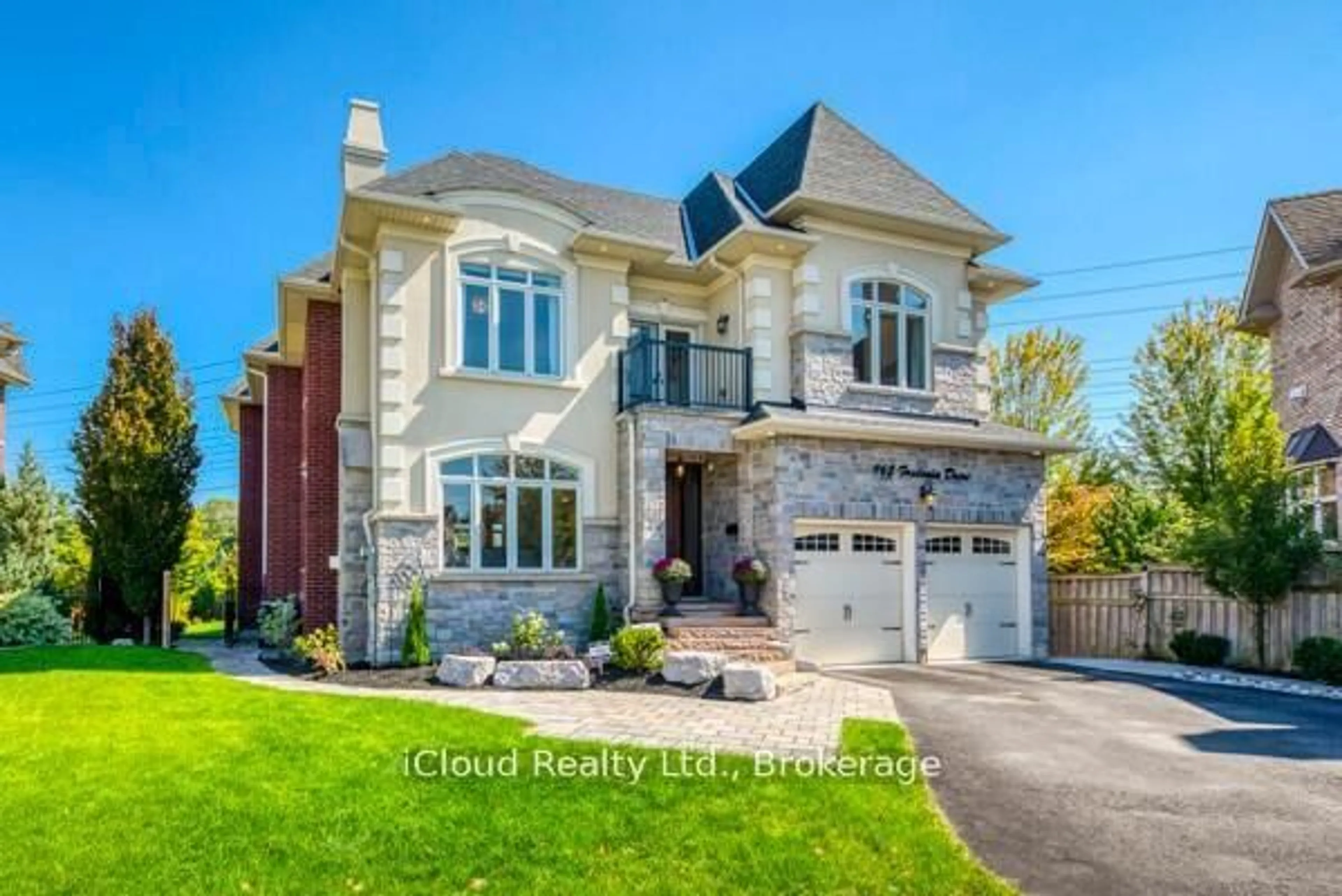 Home with brick exterior material, street for 962 Fredonia Dr, Mississauga Ontario L5C 2W4