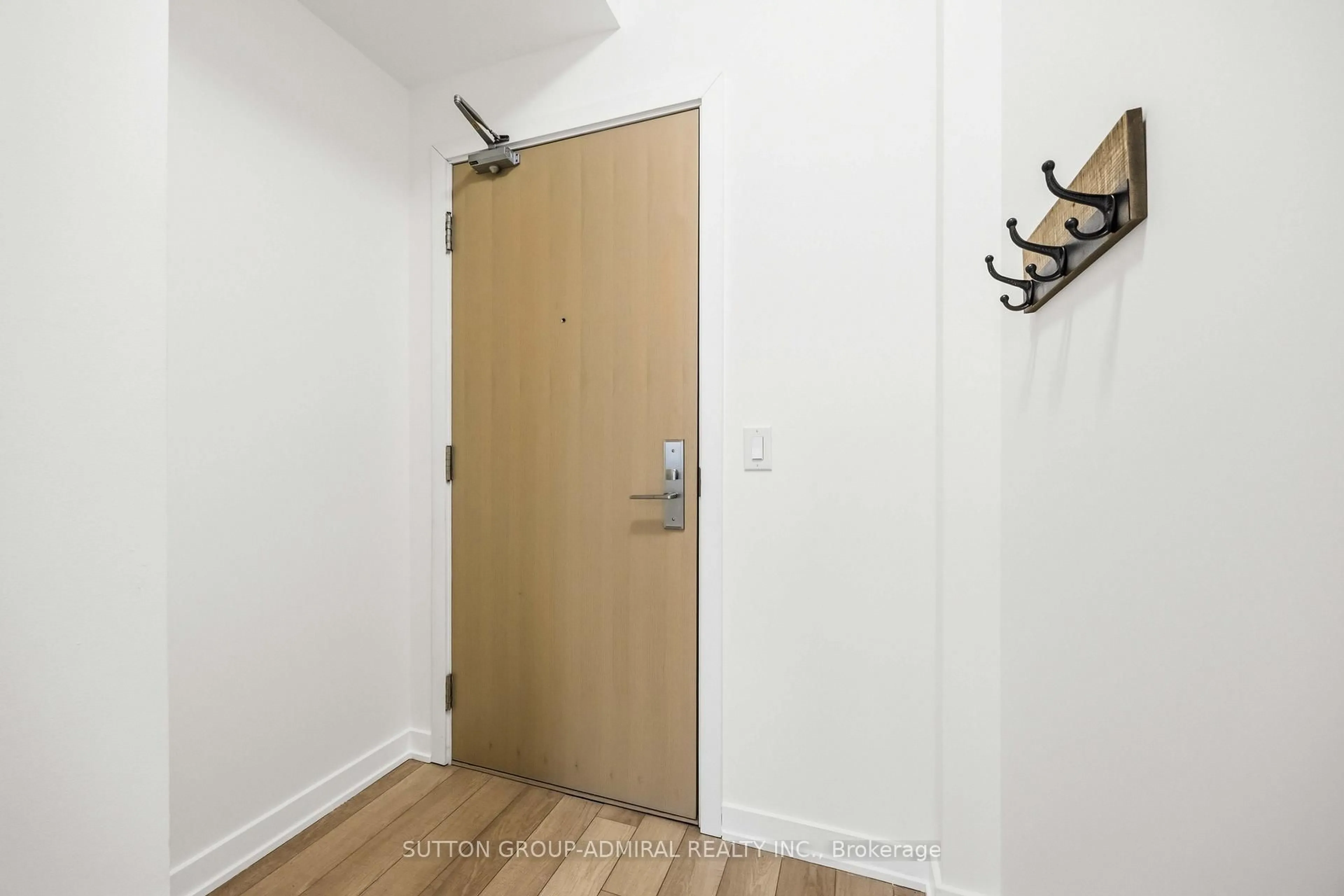Indoor entryway for 16 McAdam Ave #509, Toronto Ontario M6A 0B9