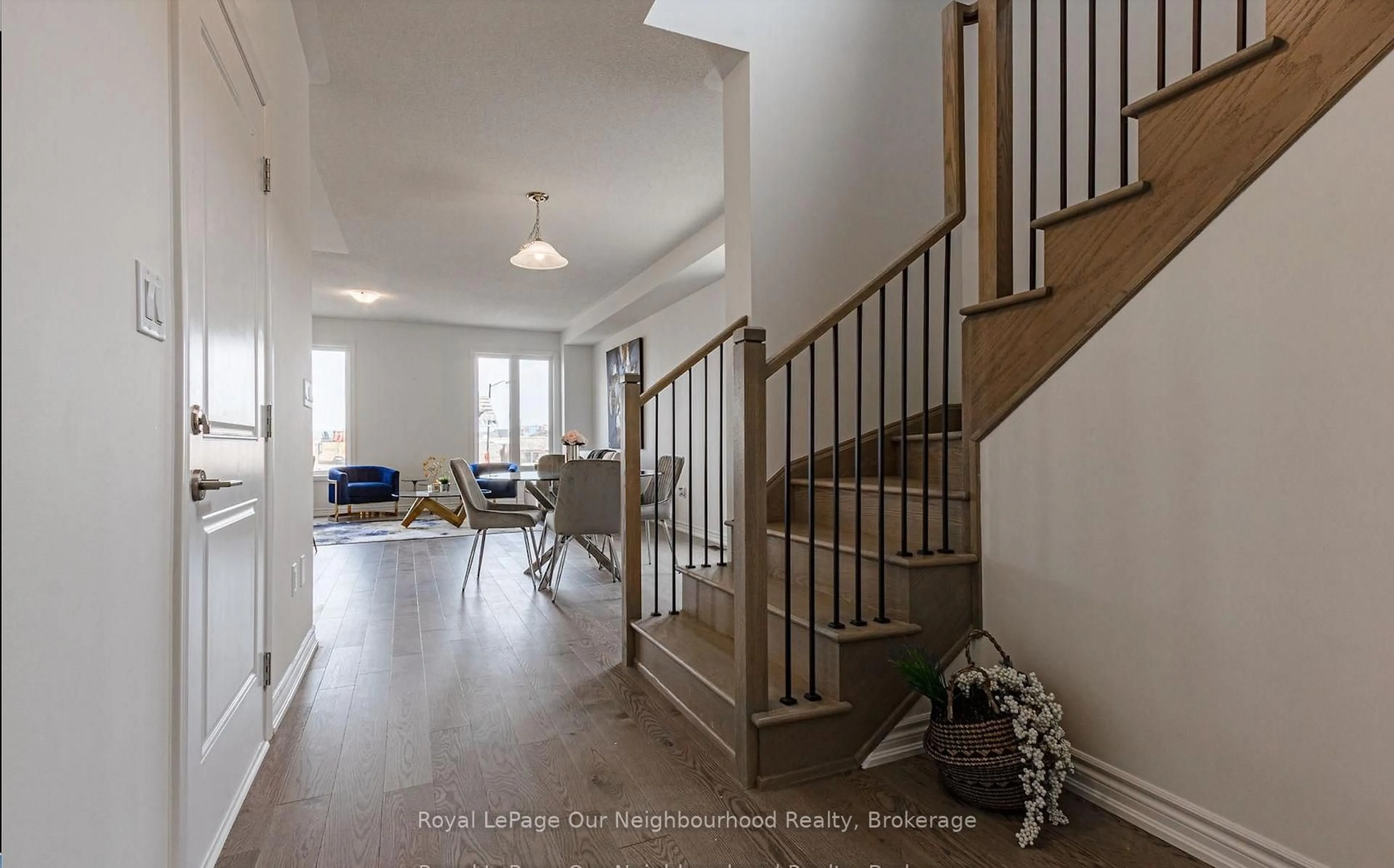 Indoor entryway for 342 Thimbleweed Crt, Milton Ontario L9E 1T2