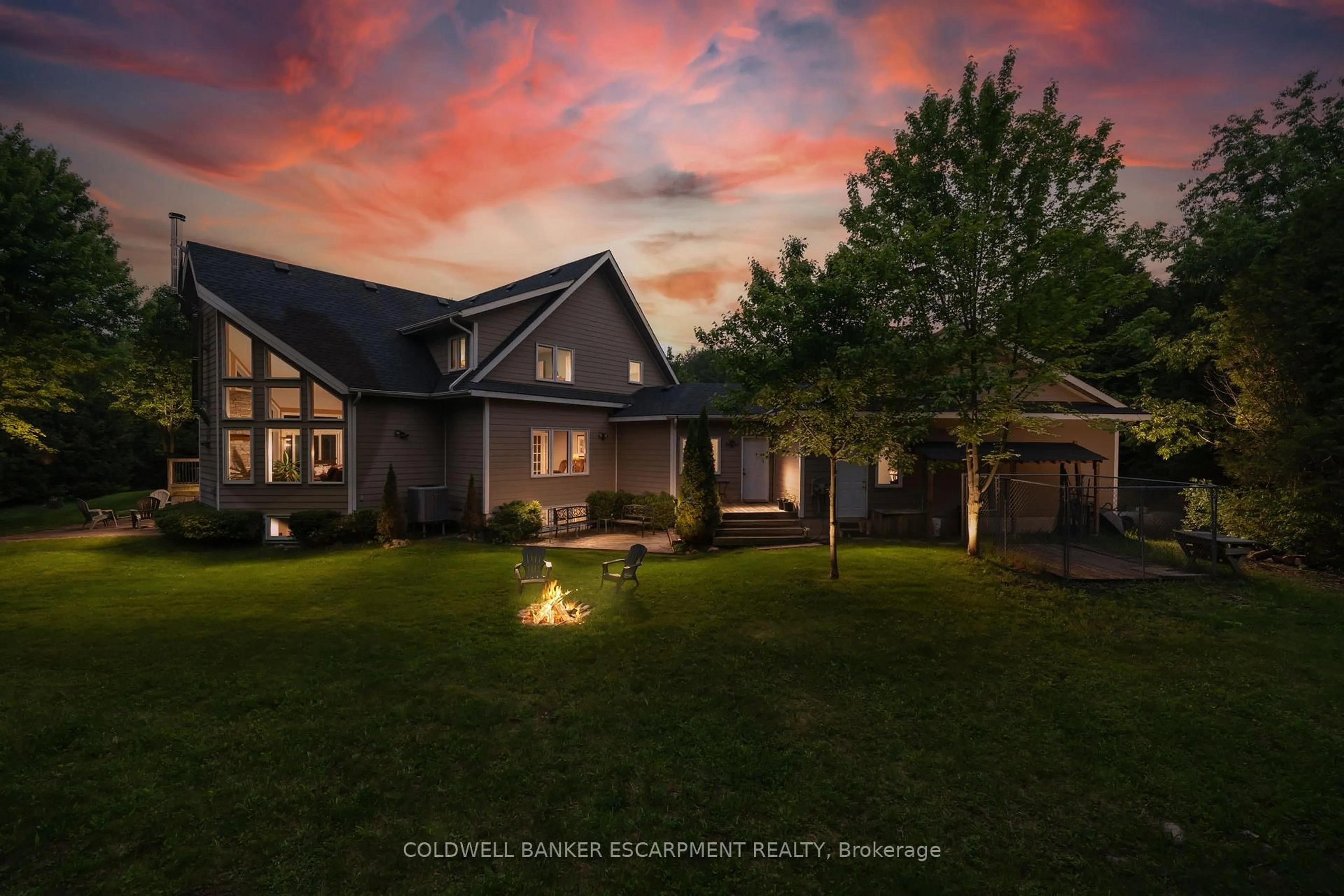 A pic from outside/outdoor area/front of a property/back of a property/a pic from drone, unknown for 13601 Guelph Line, Milton Ontario N0B 2K0